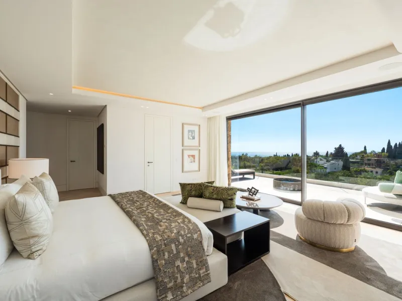Zeitgenössische Designervilla mit Spa im Marbella Hill Club