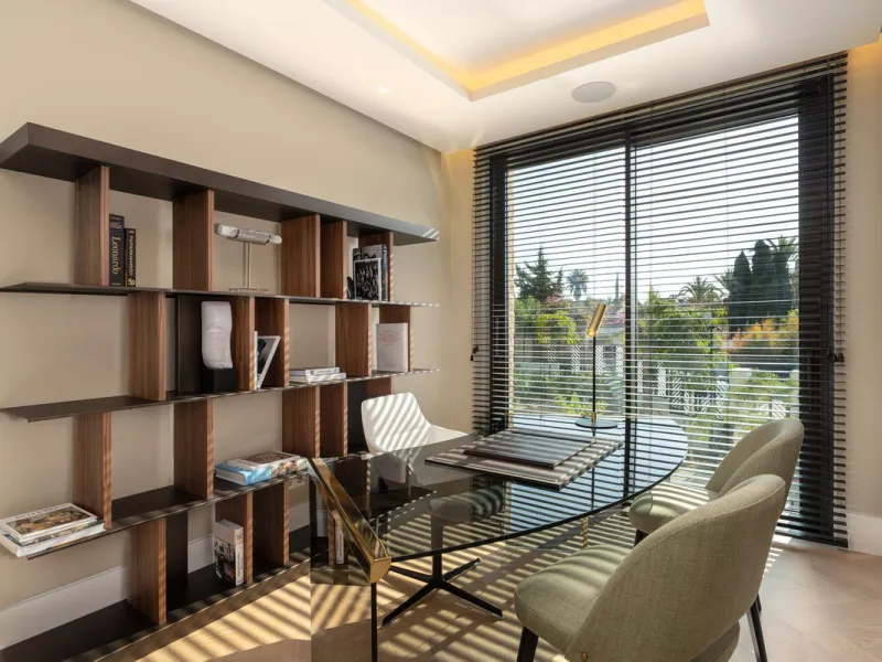 Zeitgenössische Designervilla mit Spa im Marbella Hill Club