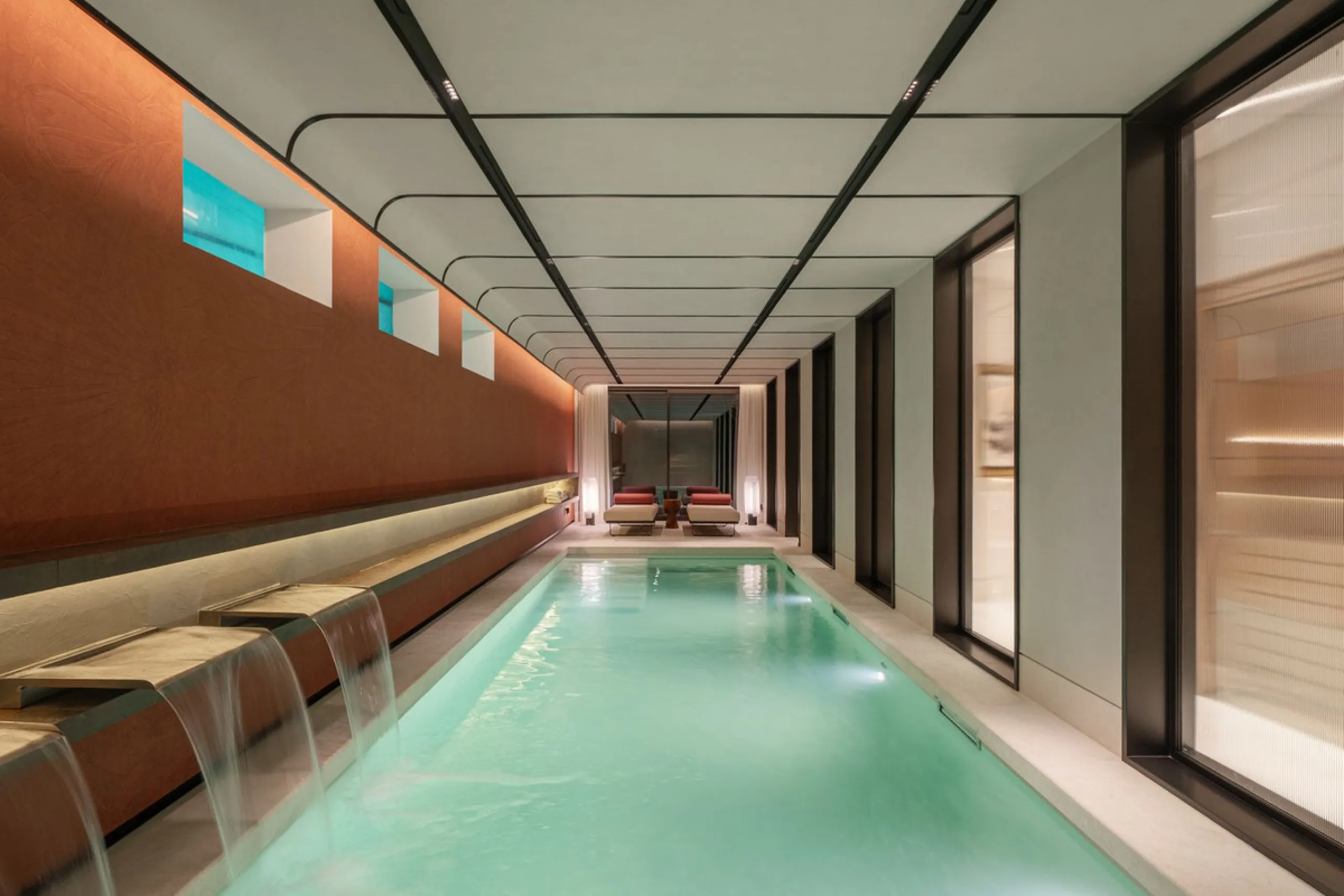 Zeitgenössische Designervilla mit Spa im Marbella Hill Club