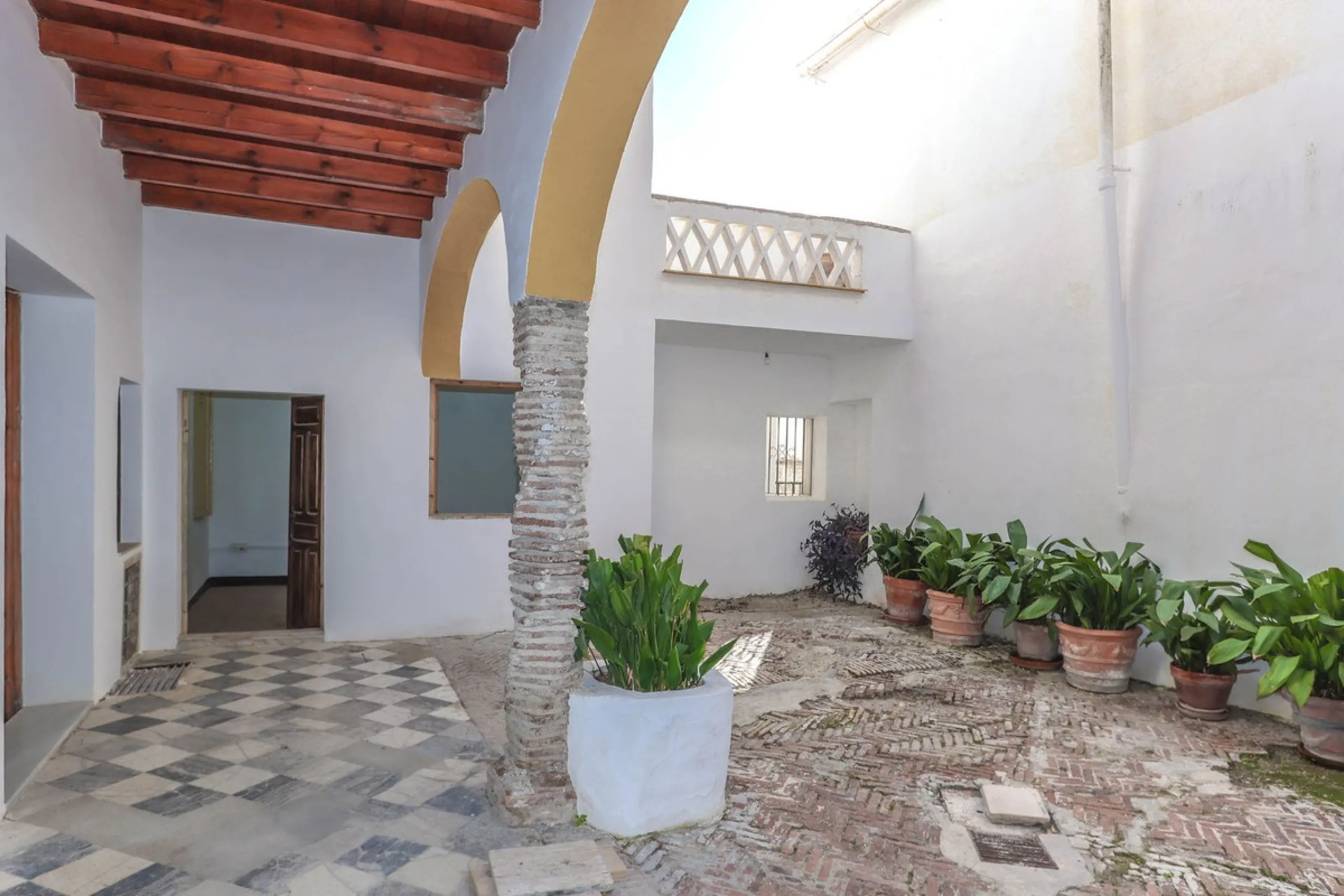 Authentic Townhouse – A Step Back in Time