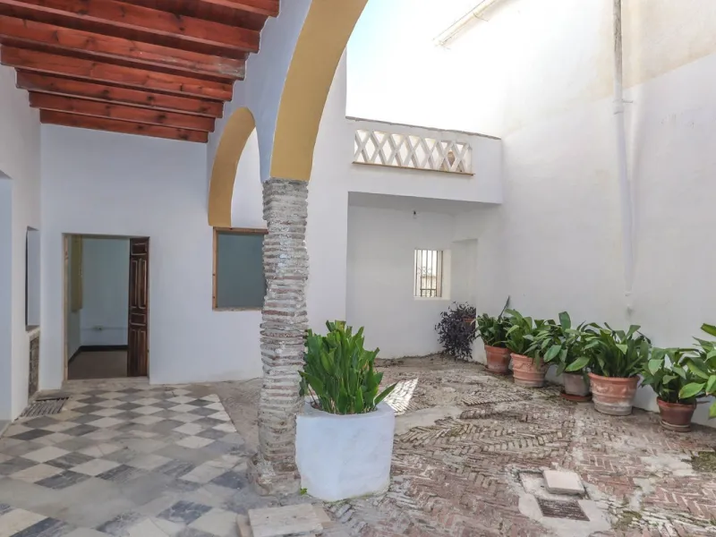 Authentic Townhouse – A Step Back in Time