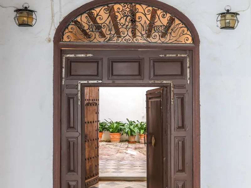 Authentic Townhouse – A Step Back in Time
