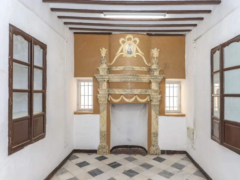 Authentic Townhouse – A Step Back in Time