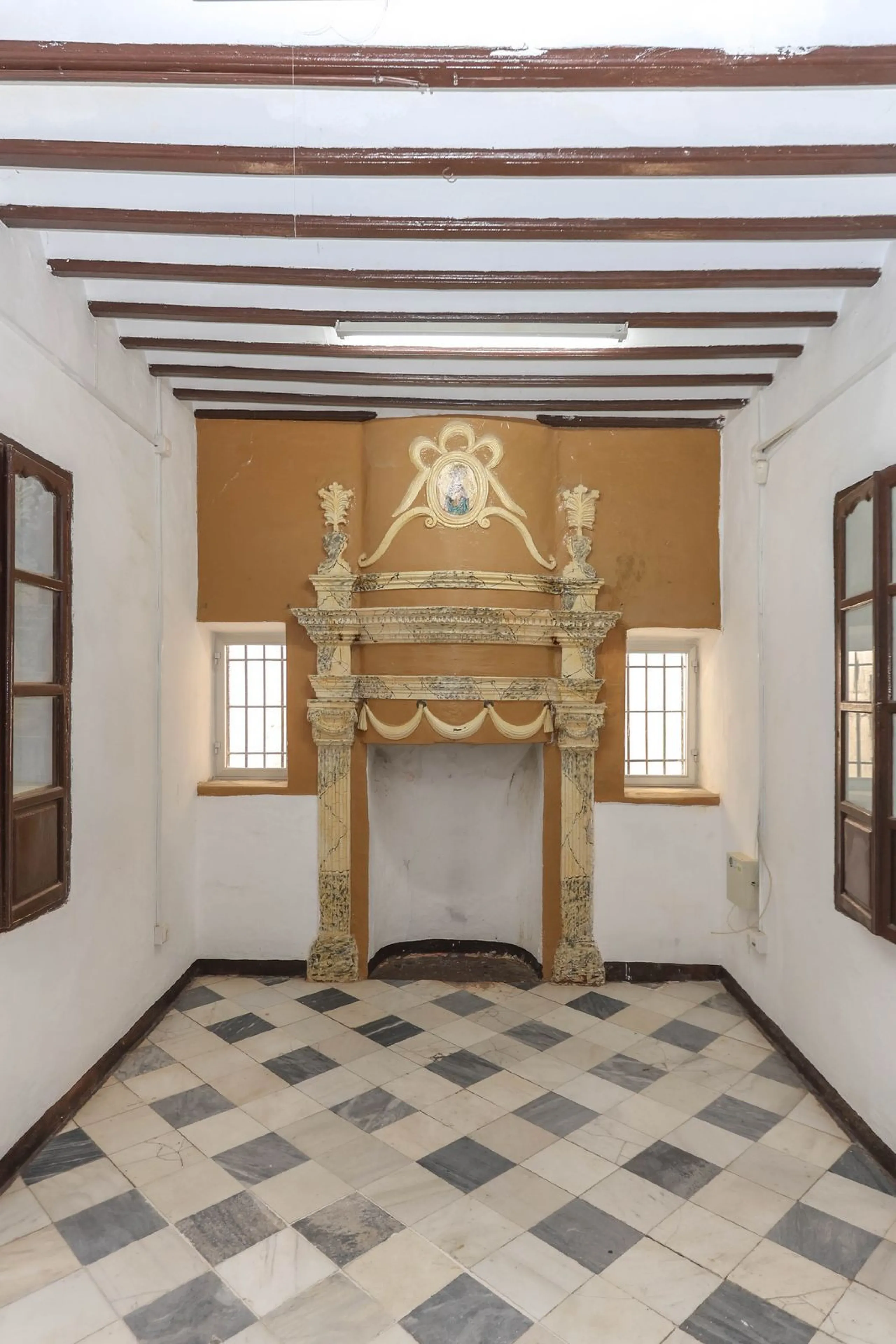Authentic Townhouse – A Step Back in Time
