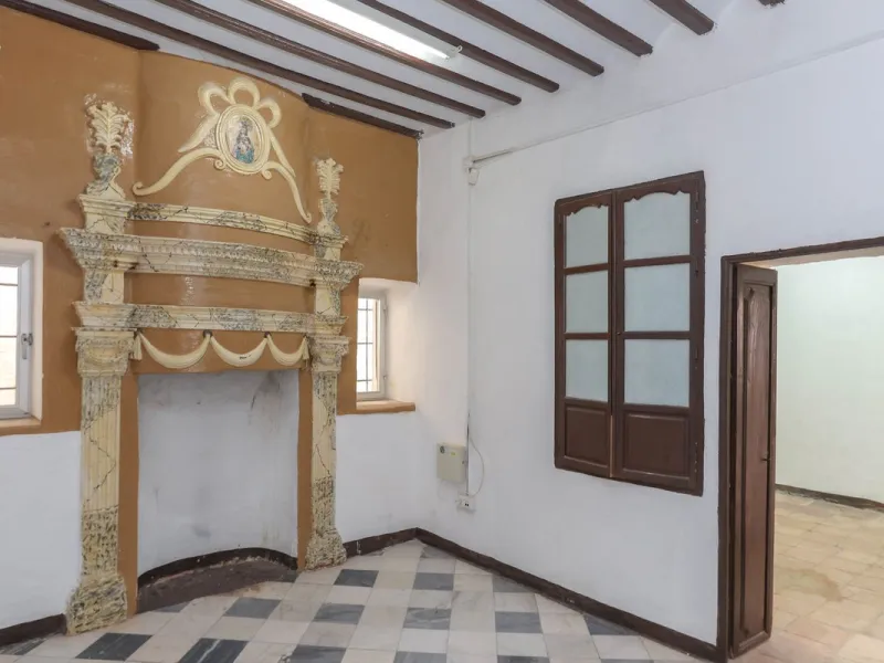 Authentic Townhouse – A Step Back in Time