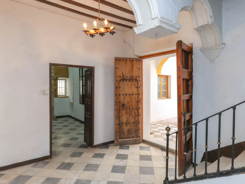 Authentic Townhouse – A Step Back in Time