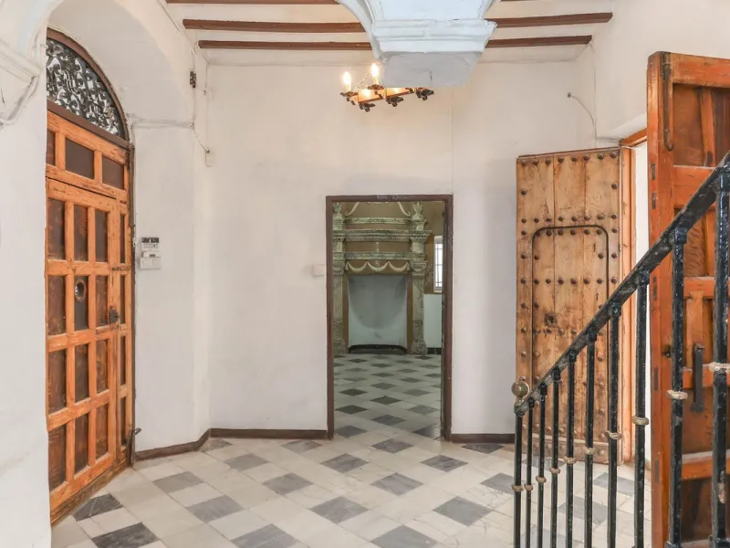 Authentic Townhouse – A Step Back in Time