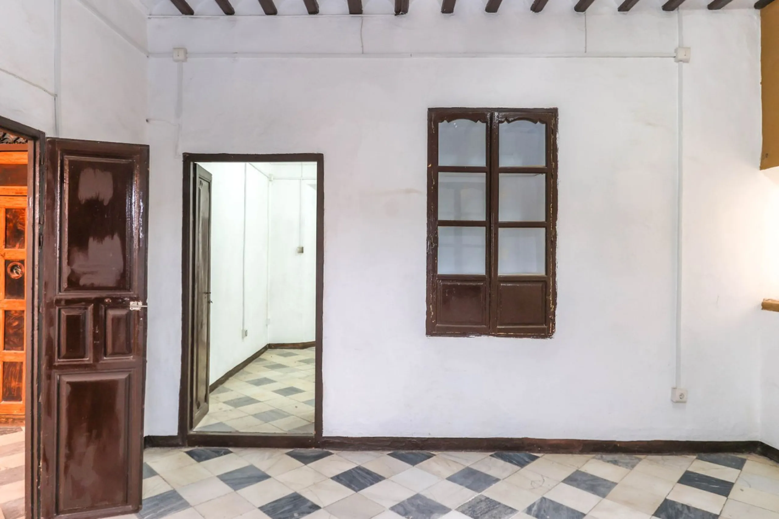 Authentic Townhouse – A Step Back in Time