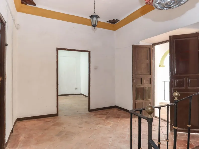 Authentic Townhouse – A Step Back in Time