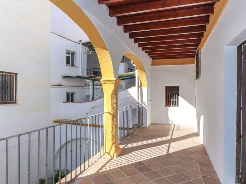 Authentic Townhouse – A Step Back in Time