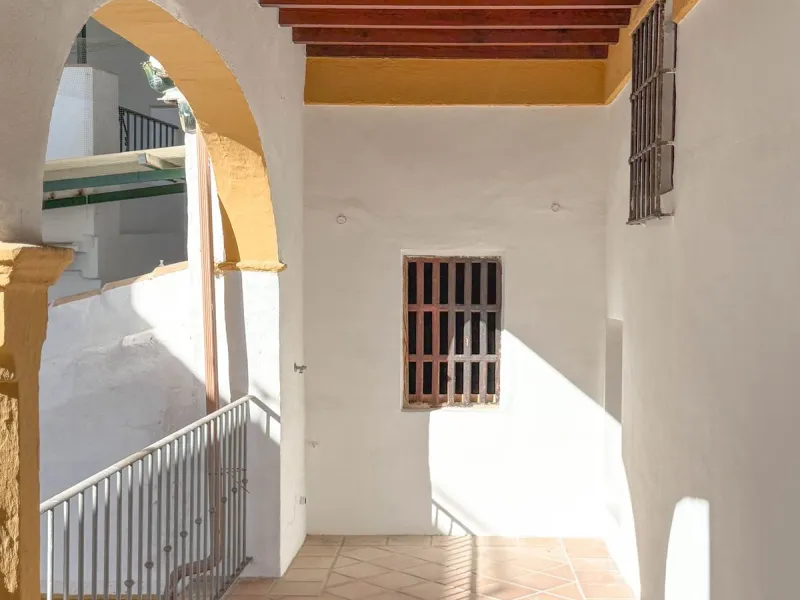 Authentic Townhouse – A Step Back in Time
