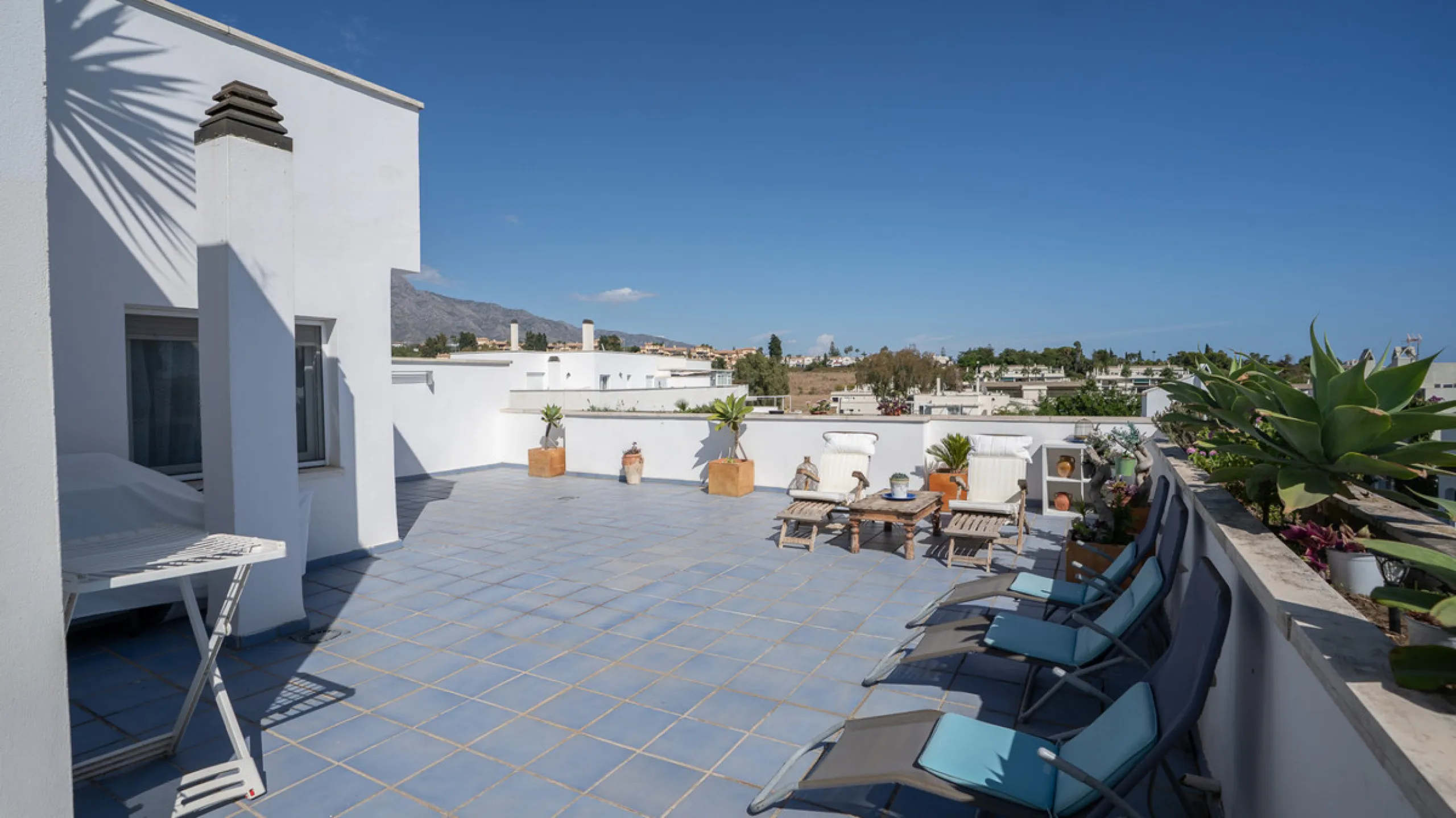 Apartment - Middle Floor Apartment в продаже в Marbella, Málaga. В доме 2 спален и 2 ванных комнат. Площадь дома 92 м²