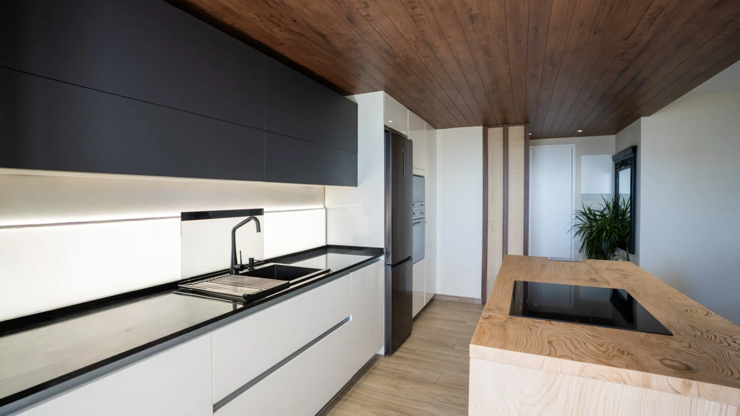Apartment - Middle Floor Apartment в продаже в Marbella, Málaga. В доме 2 спален и 2 ванных комнат. Площадь дома 92 м²