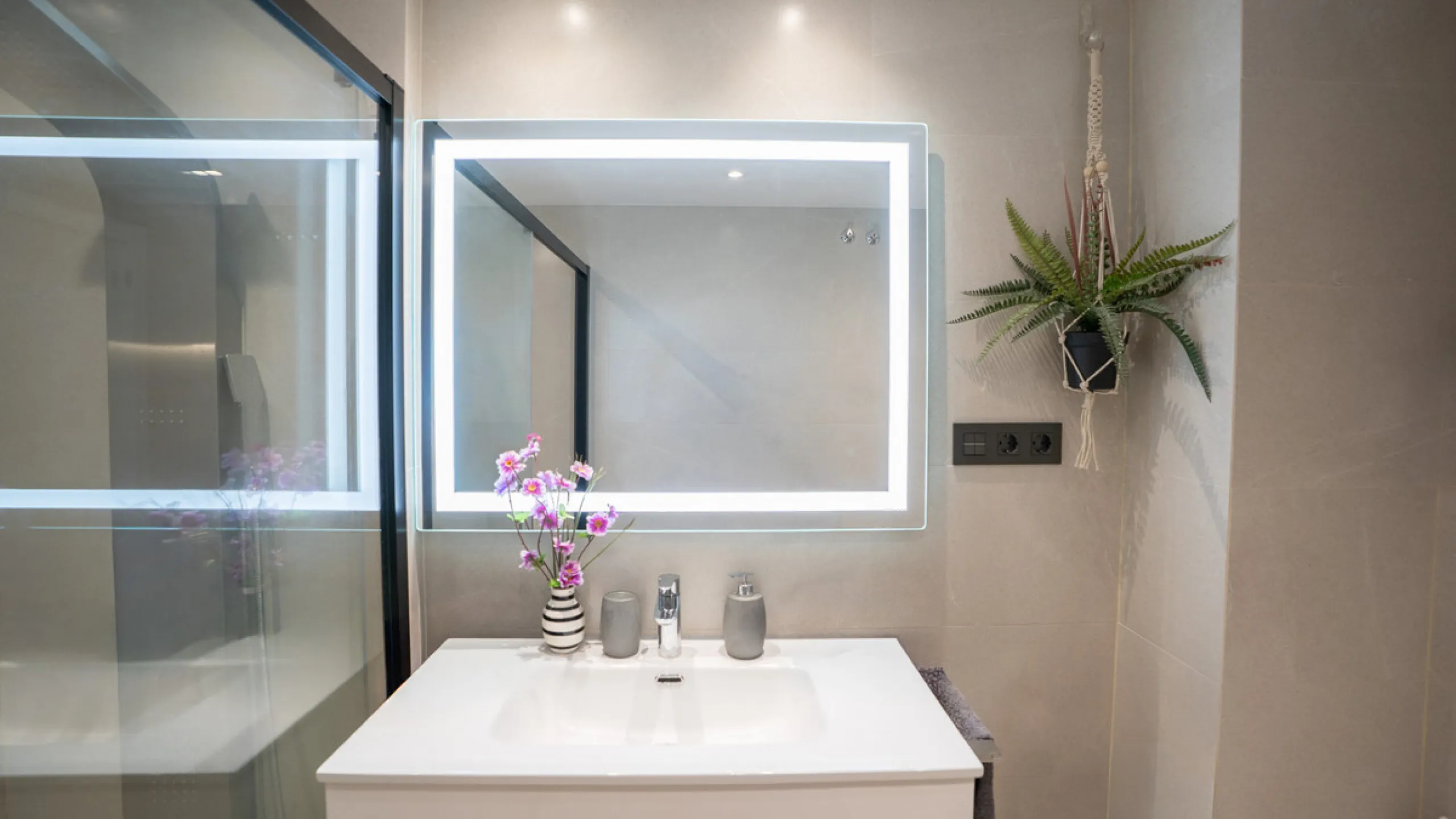 Apartment - Middle Floor Apartment в продаже в Marbella, Málaga. В доме 2 спален и 2 ванных комнат. Площадь дома 92 м²