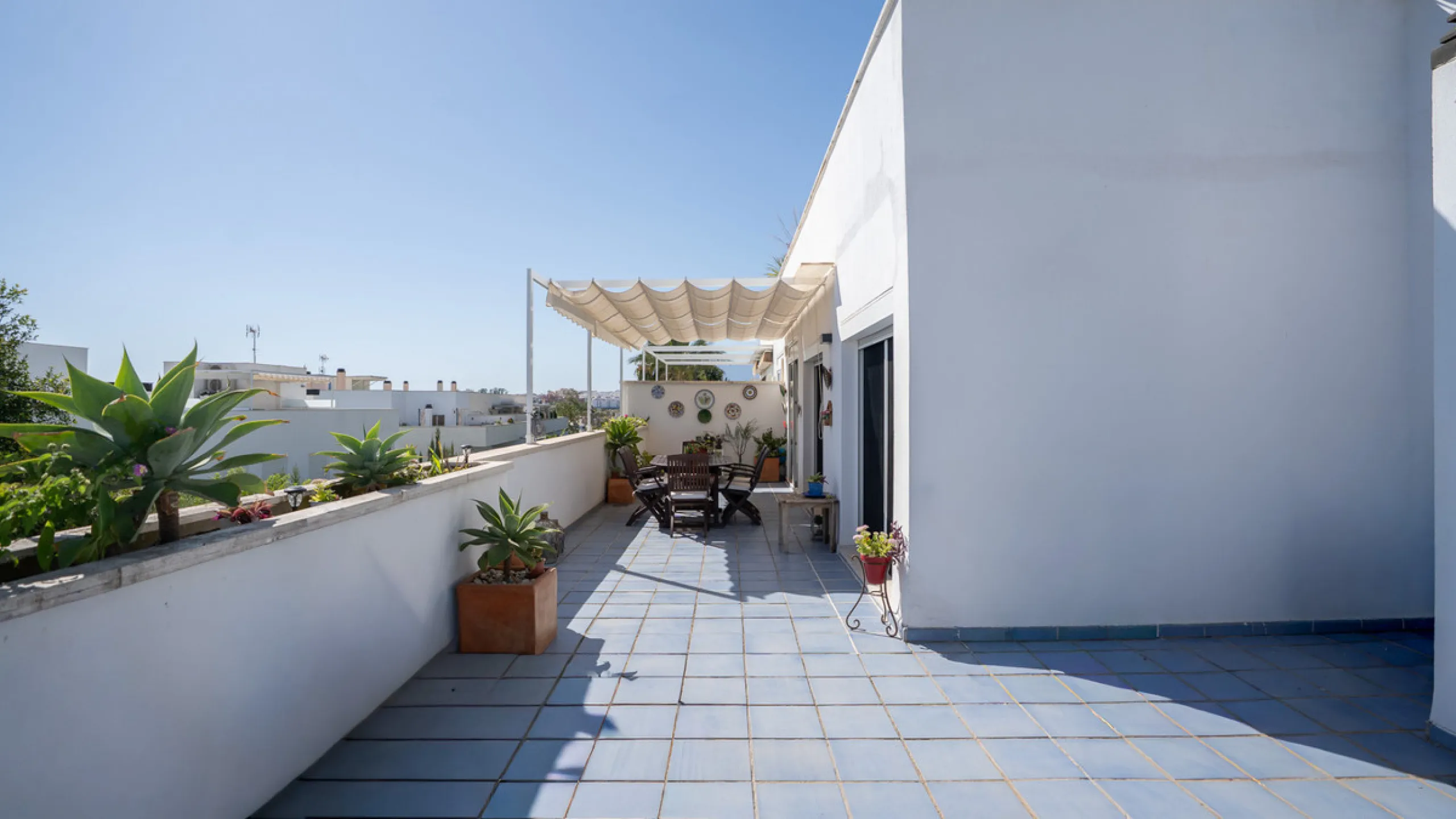 Apartment - Middle Floor Apartment в продаже в Marbella, Málaga. В доме 2 спален и 2 ванных комнат. Площадь дома 92 м²