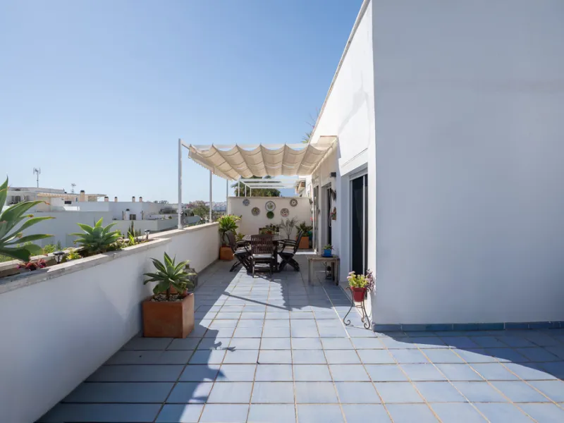 Apartment - Middle Floor Apartment в продаже в Marbella, Málaga. В доме 2 спален и 2 ванных комнат. Площадь дома 92 м²