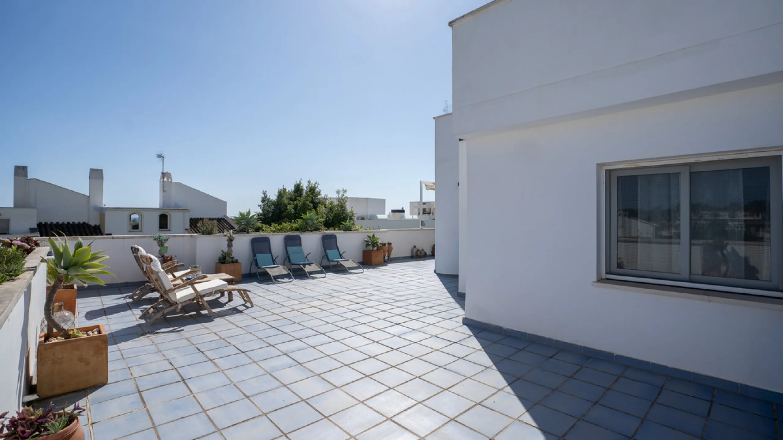 Apartment - Middle Floor Apartment в продаже в Marbella, Málaga. В доме 2 спален и 2 ванных комнат. Площадь дома 92 м²