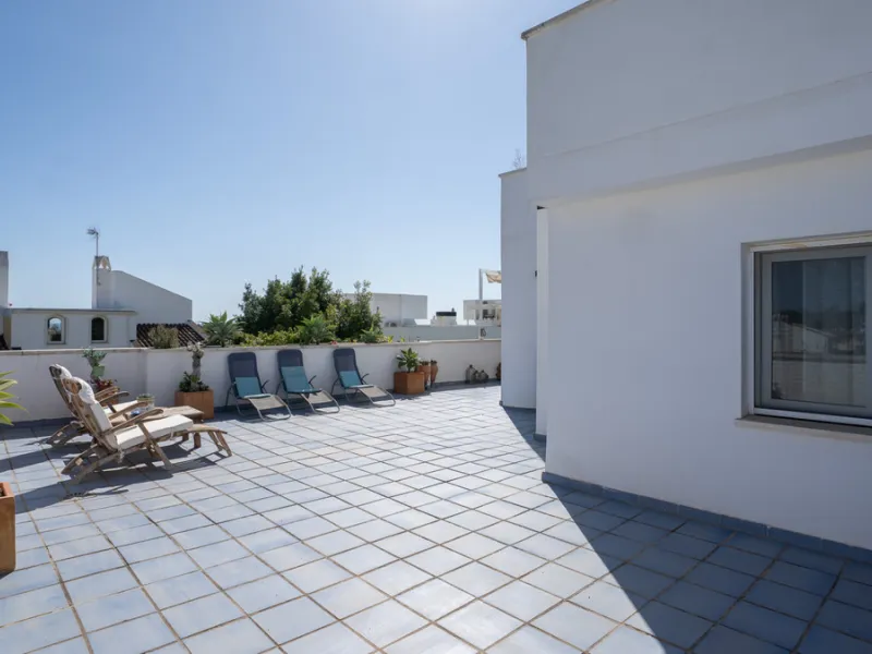 Apartment - Middle Floor Apartment в продаже в Marbella, Málaga. В доме 2 спален и 2 ванных комнат. Площадь дома 92 м²