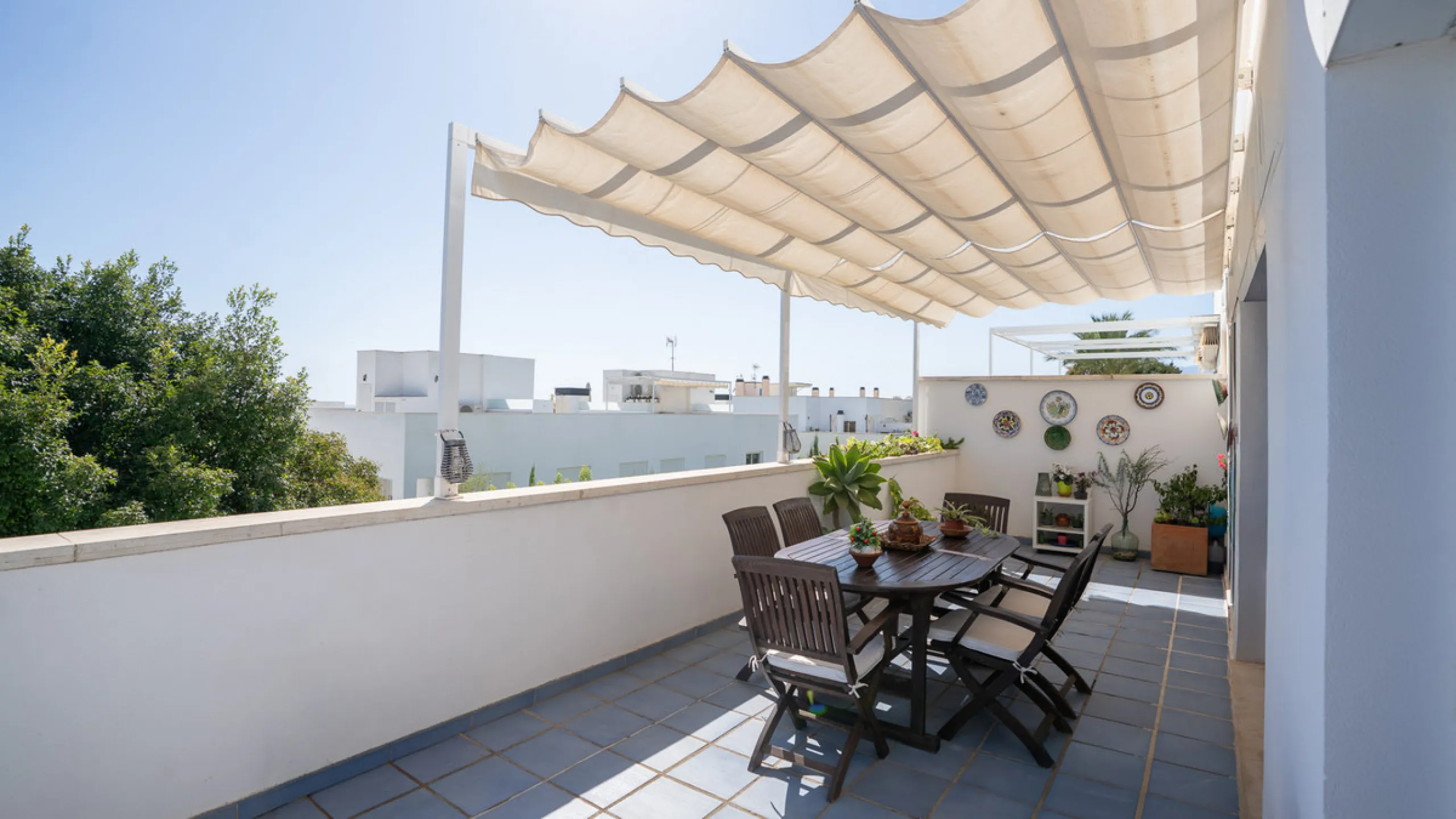 Apartment - Middle Floor Apartment в продаже в Marbella, Málaga. В доме 2 спален и 2 ванных комнат. Площадь дома 92 м²