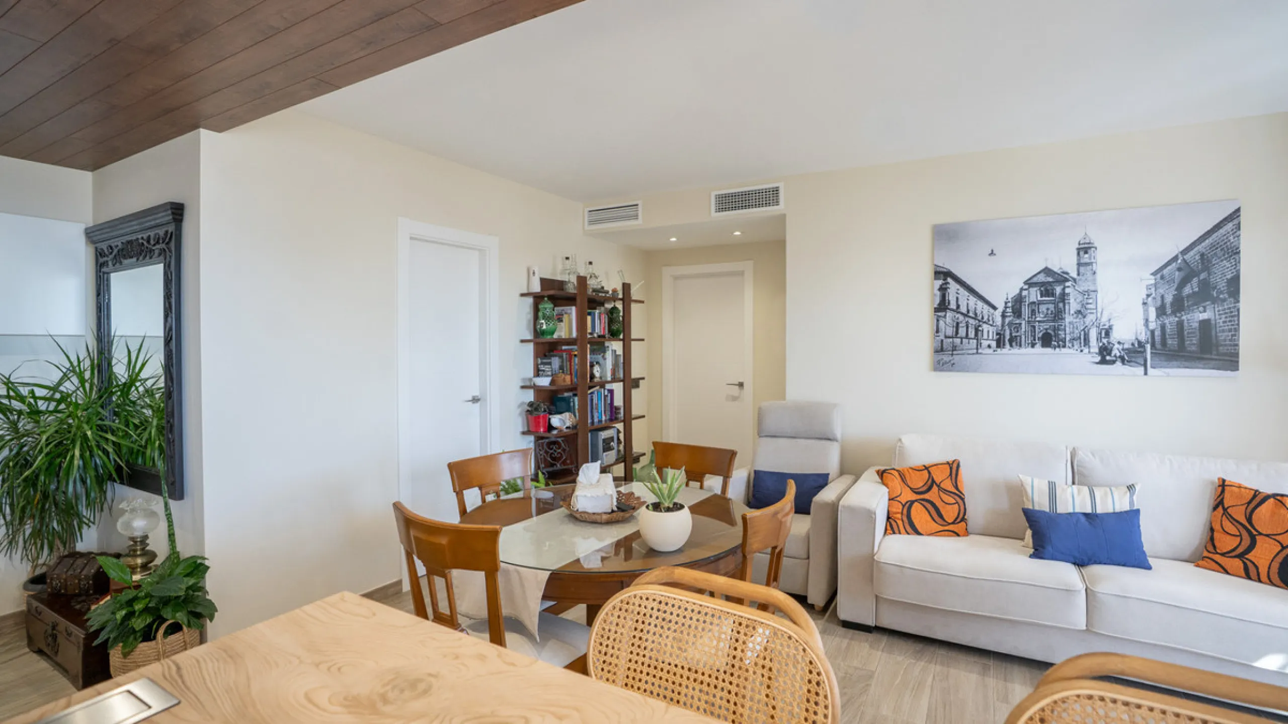 Apartment - Middle Floor Apartment в продаже в Marbella, Málaga. В доме 2 спален и 2 ванных комнат. Площадь дома 92 м²