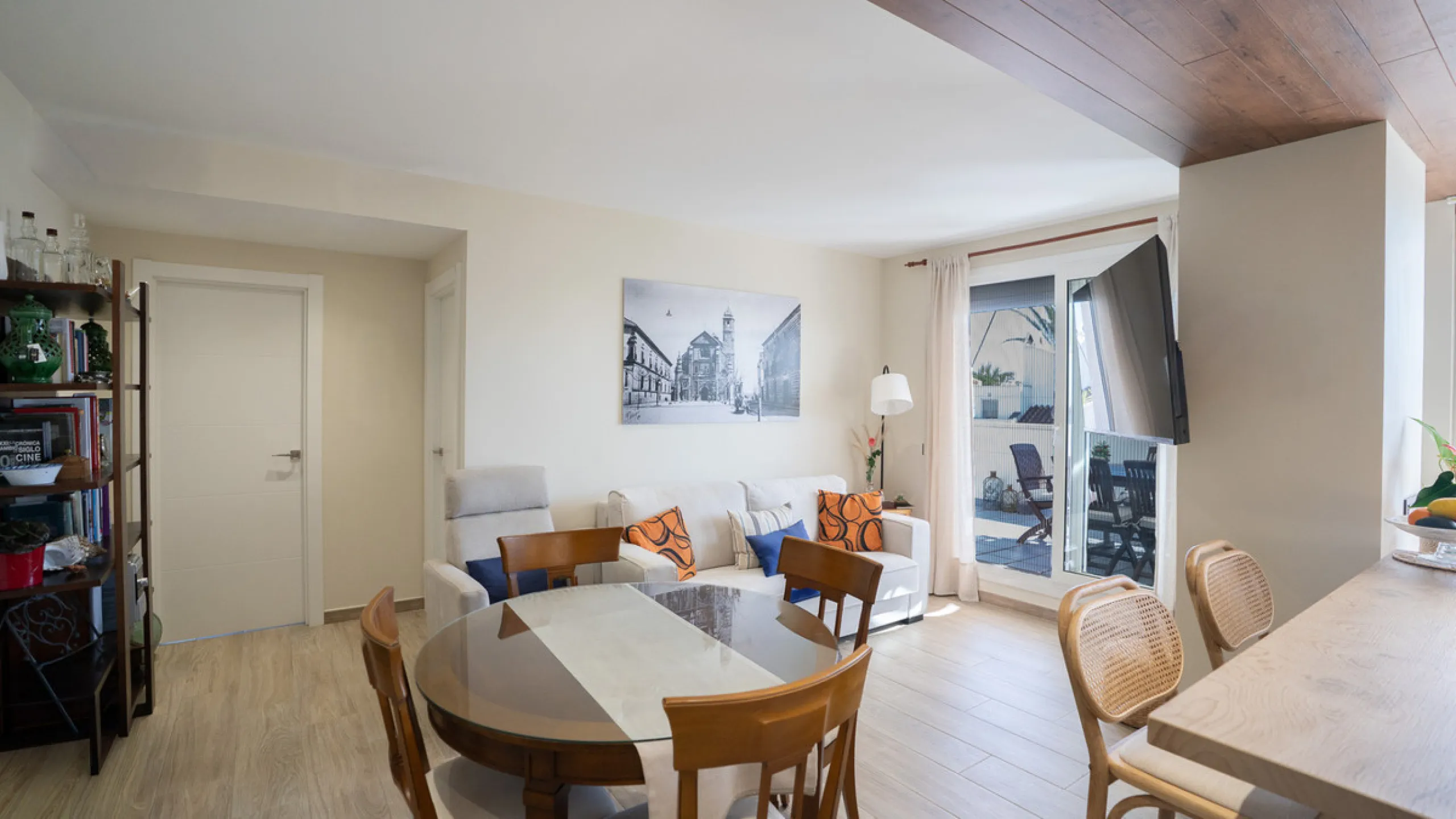 Apartment - Middle Floor Apartment в продаже в Marbella, Málaga. В доме 2 спален и 2 ванных комнат. Площадь дома 92 м²