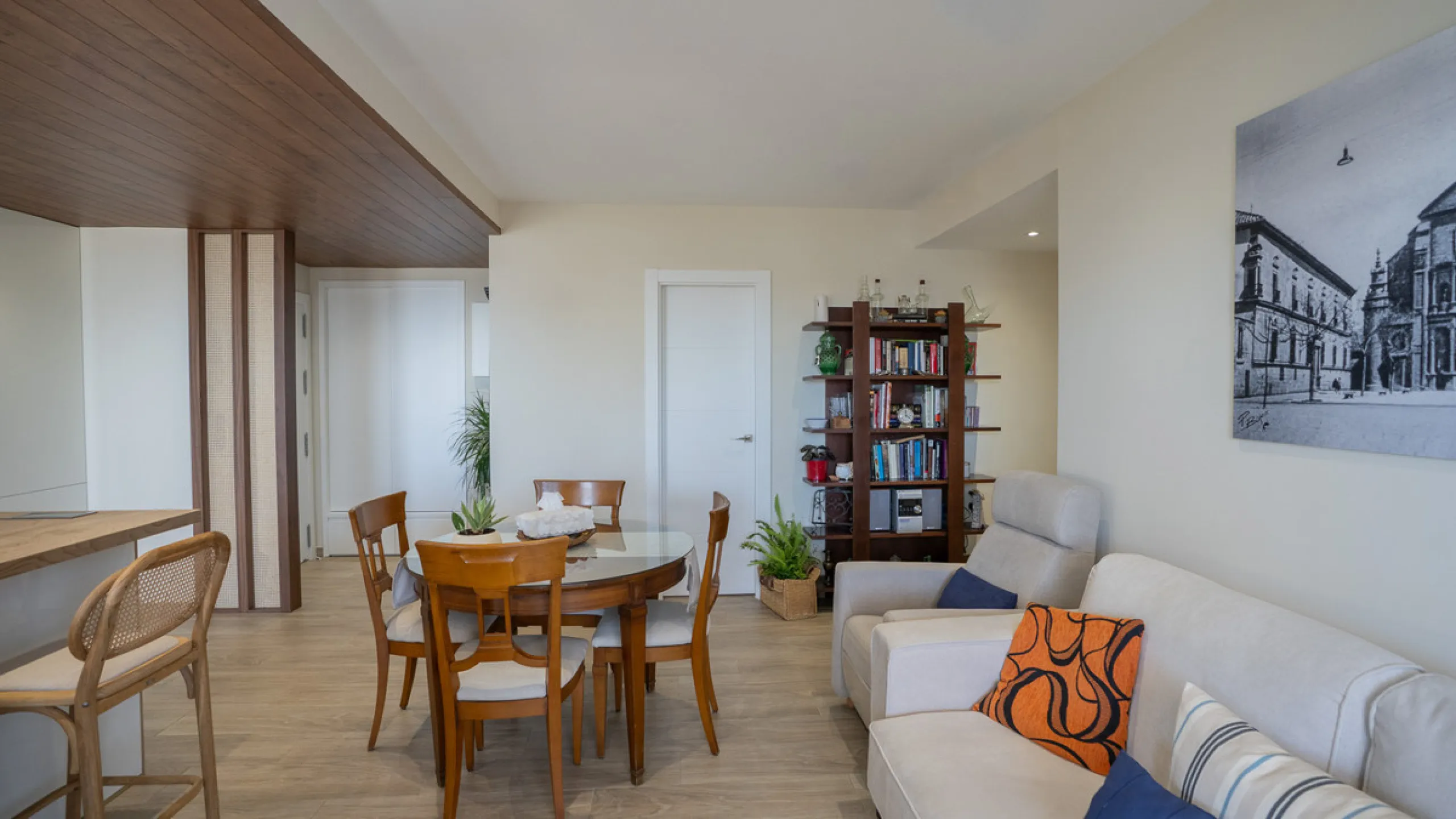 Apartment - Middle Floor Apartment в продаже в Marbella, Málaga. В доме 2 спален и 2 ванных комнат. Площадь дома 92 м²
