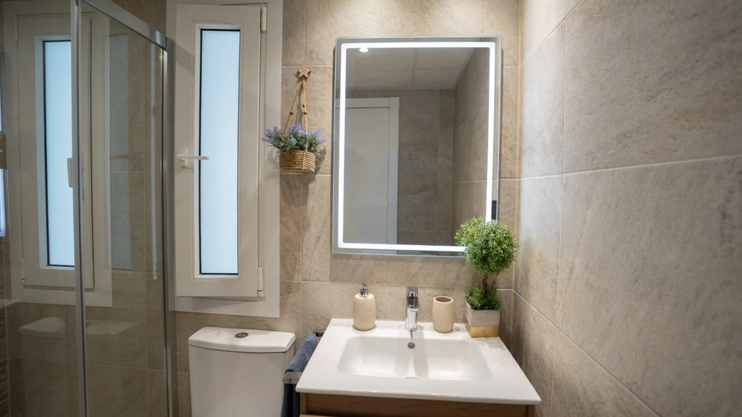 Apartment - Middle Floor Apartment в продаже в Marbella, Málaga. В доме 2 спален и 2 ванных комнат. Площадь дома 92 м²