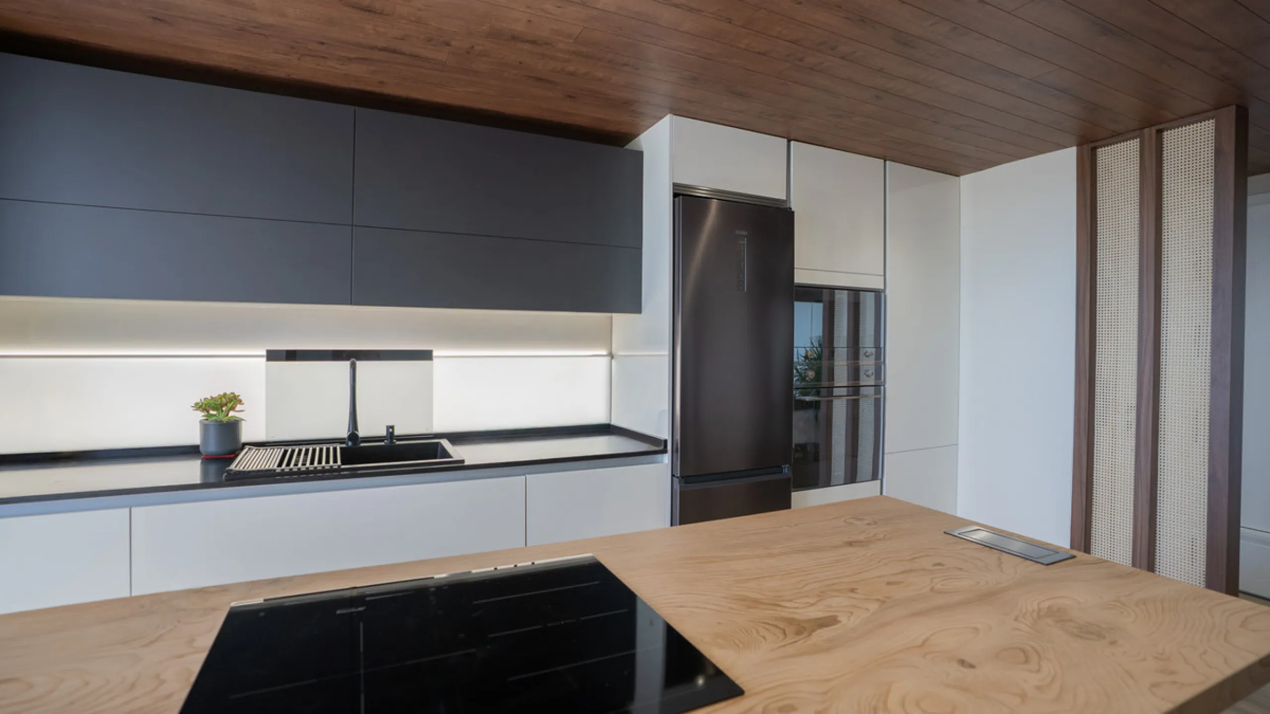 Apartment - Middle Floor Apartment в продаже в Marbella, Málaga. В доме 2 спален и 2 ванных комнат. Площадь дома 92 м²