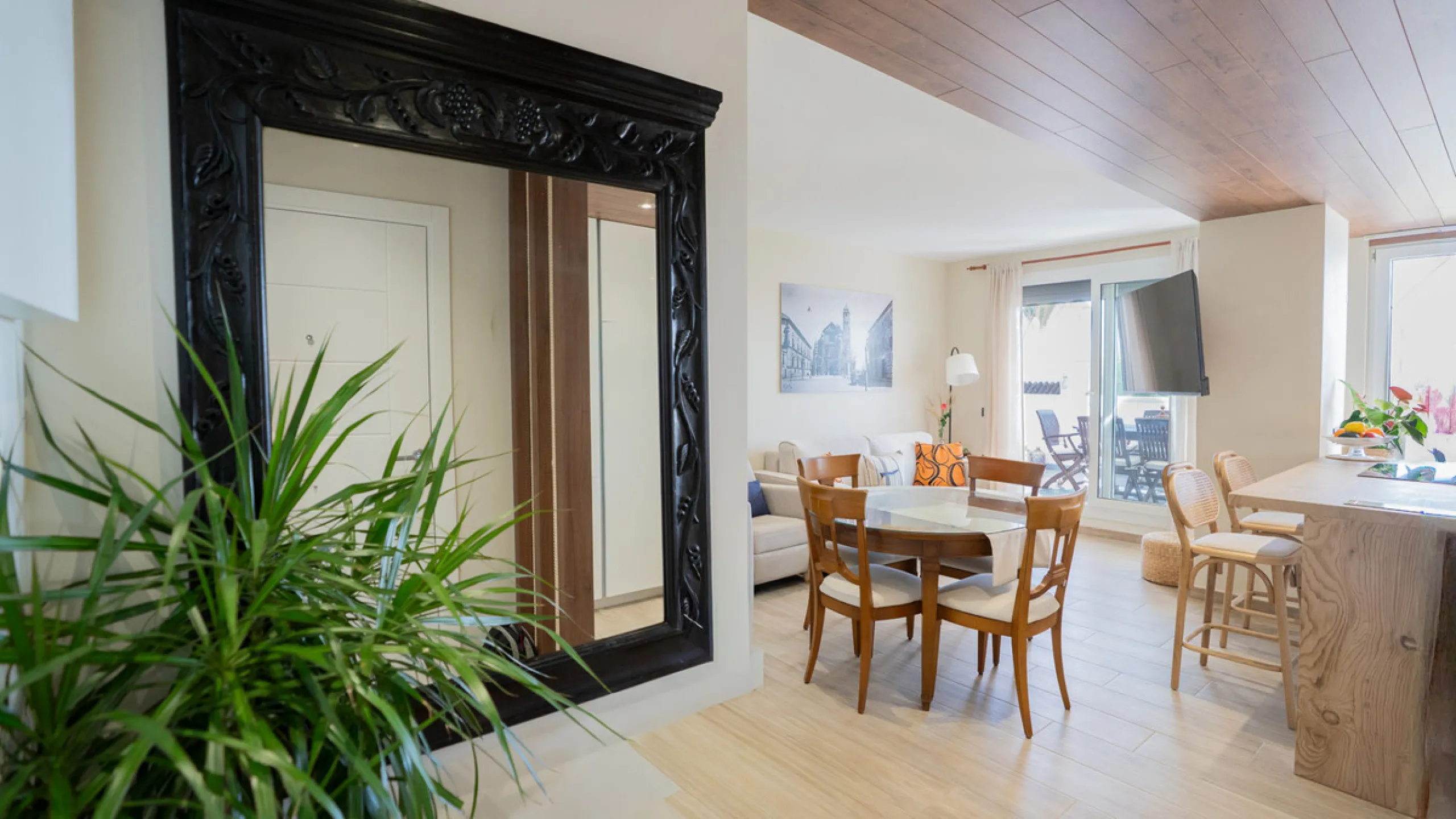 Apartment - Middle Floor Apartment в продаже в Marbella, Málaga. В доме 2 спален и 2 ванных комнат. Площадь дома 92 м²