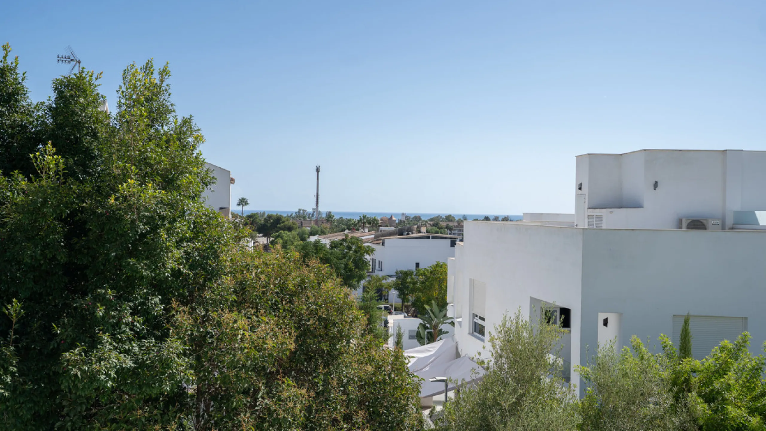 Apartment - Middle Floor Apartment в продаже в Marbella, Málaga. В доме 2 спален и 2 ванных комнат. Площадь дома 92 м²