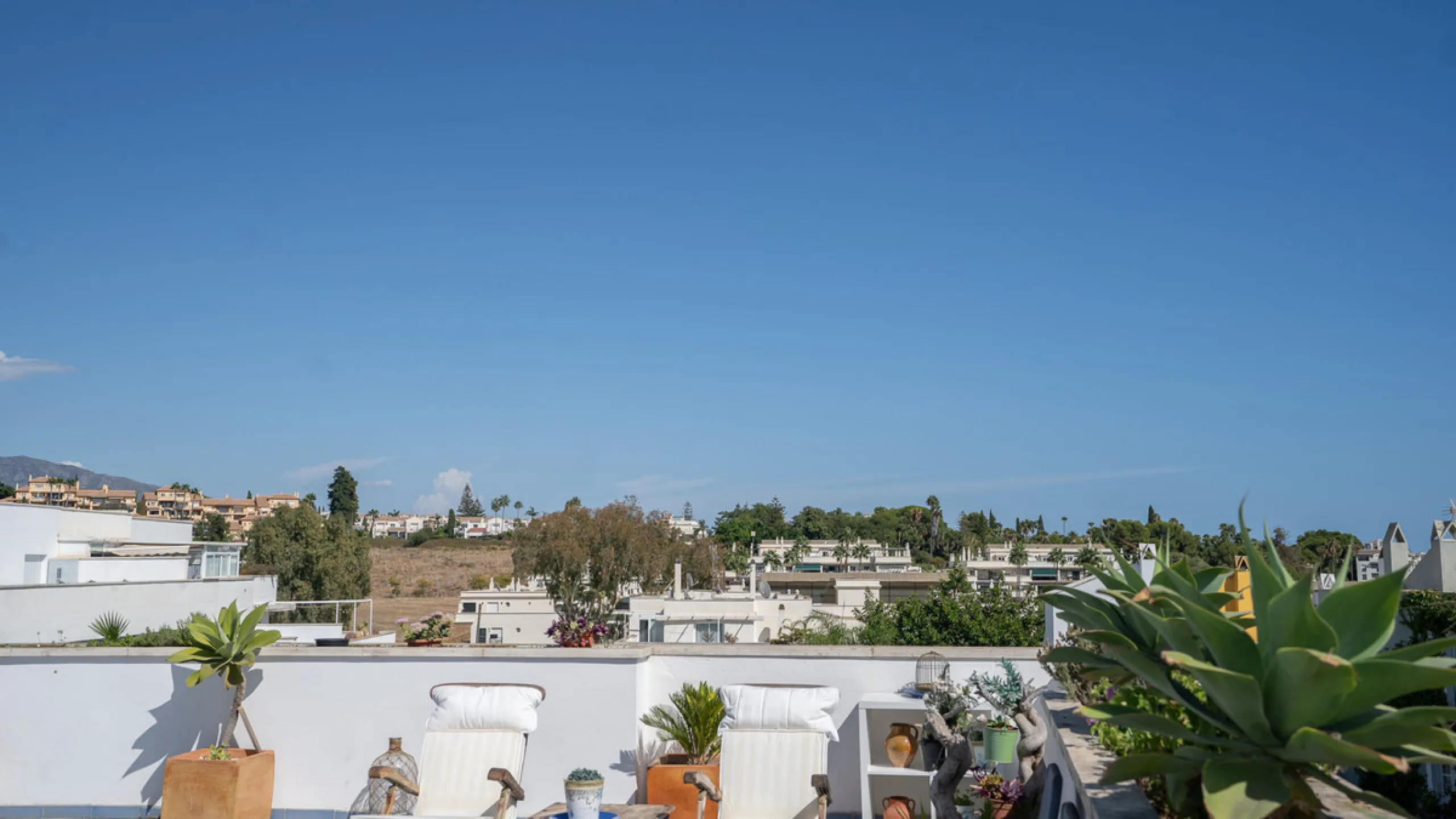 Apartment - Middle Floor Apartment в продаже в Marbella, Málaga. В доме 2 спален и 2 ванных комнат. Площадь дома 92 м²