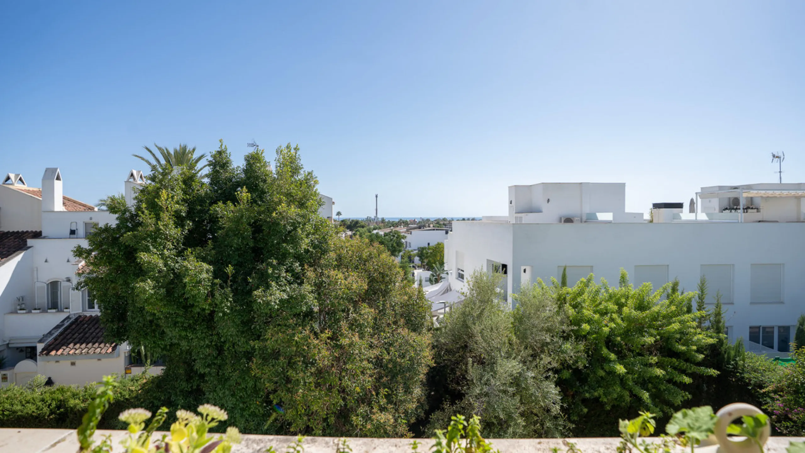 Apartment - Middle Floor Apartment в продаже в Marbella, Málaga. В доме 2 спален и 2 ванных комнат. Площадь дома 92 м²