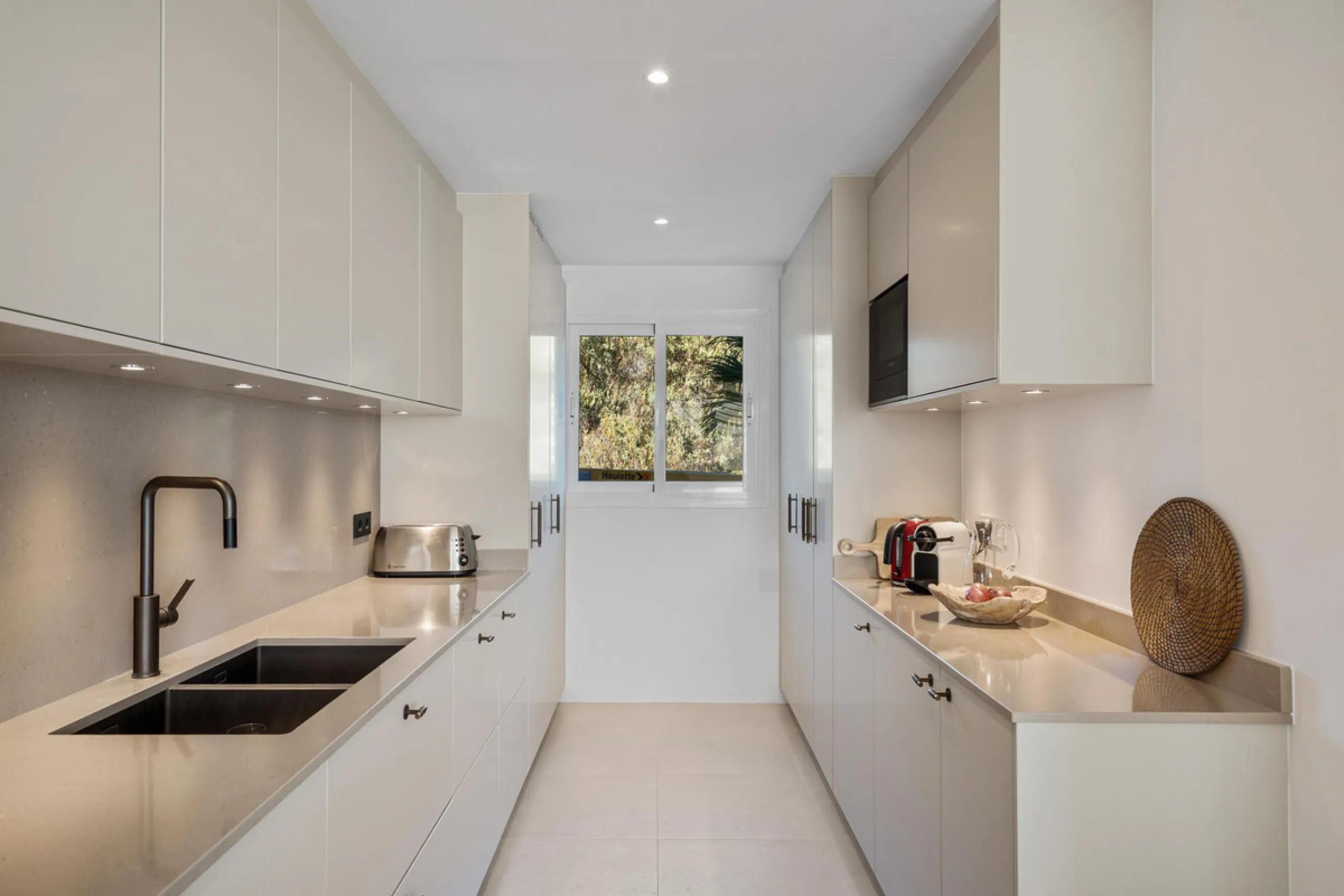 Experience elevated living in this stunning duplex penthouse located in the heart of Aloha, Marbella — one of Nueva Andalucía's most desirable neighborhoods. Spanning 320 m² across two spacious floors, this home blends contemporary elegance with exception