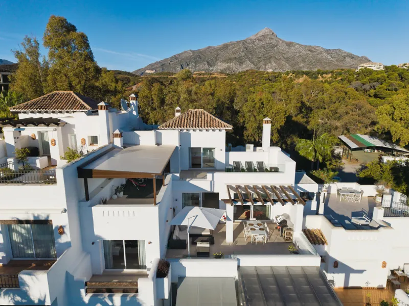 Experience elevated living in this stunning duplex penthouse located in the heart of Aloha, Marbella — one of Nueva Andalucía's most desirable neighborhoods. Spanning 320 m² across two spacious floors, this home blends contemporary elegance with exception