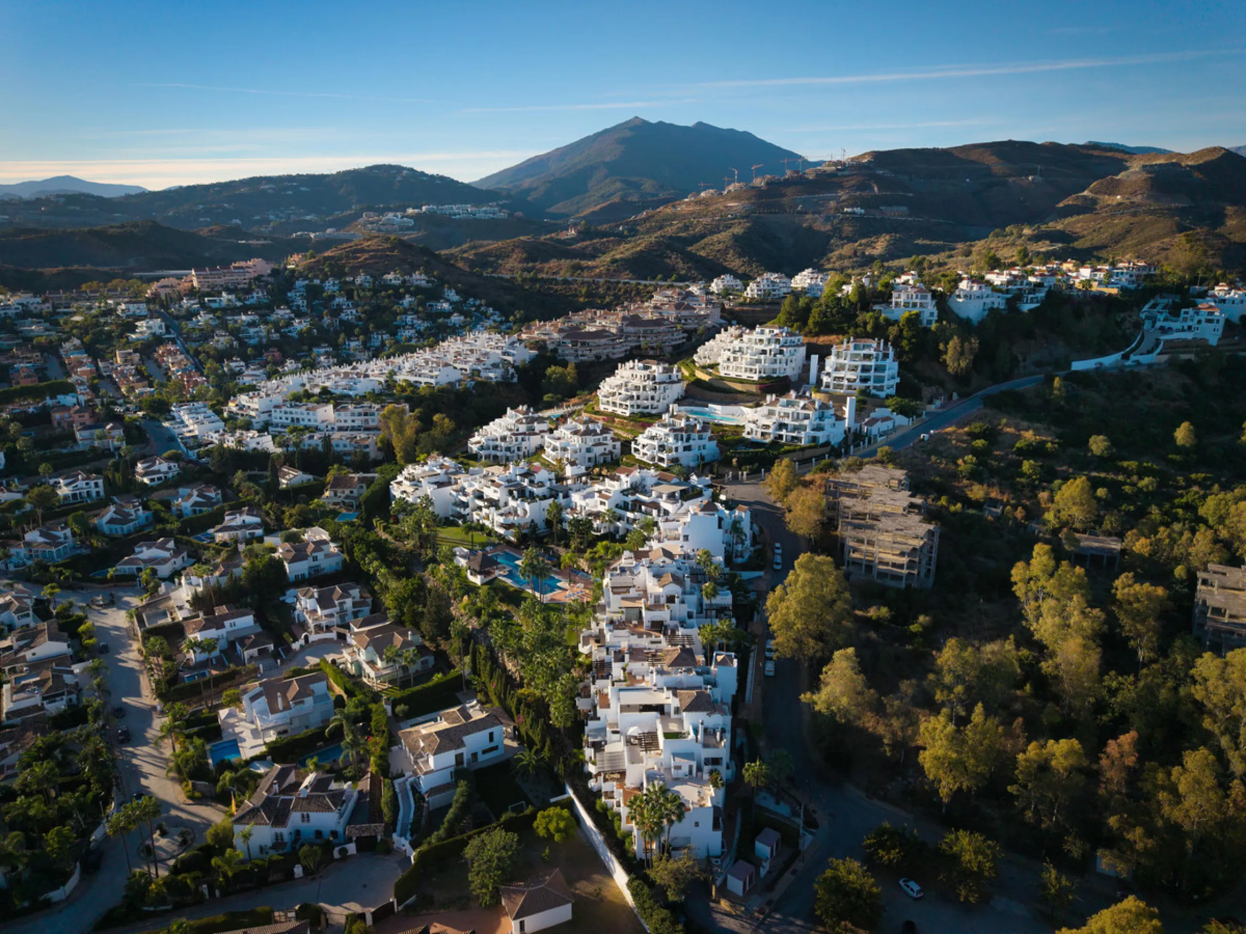 Experience elevated living in this stunning duplex penthouse located in the heart of Aloha, Marbella — one of Nueva Andalucía's most desirable neighborhoods. Spanning 320 m² across two spacious floors, this home blends contemporary elegance with exception