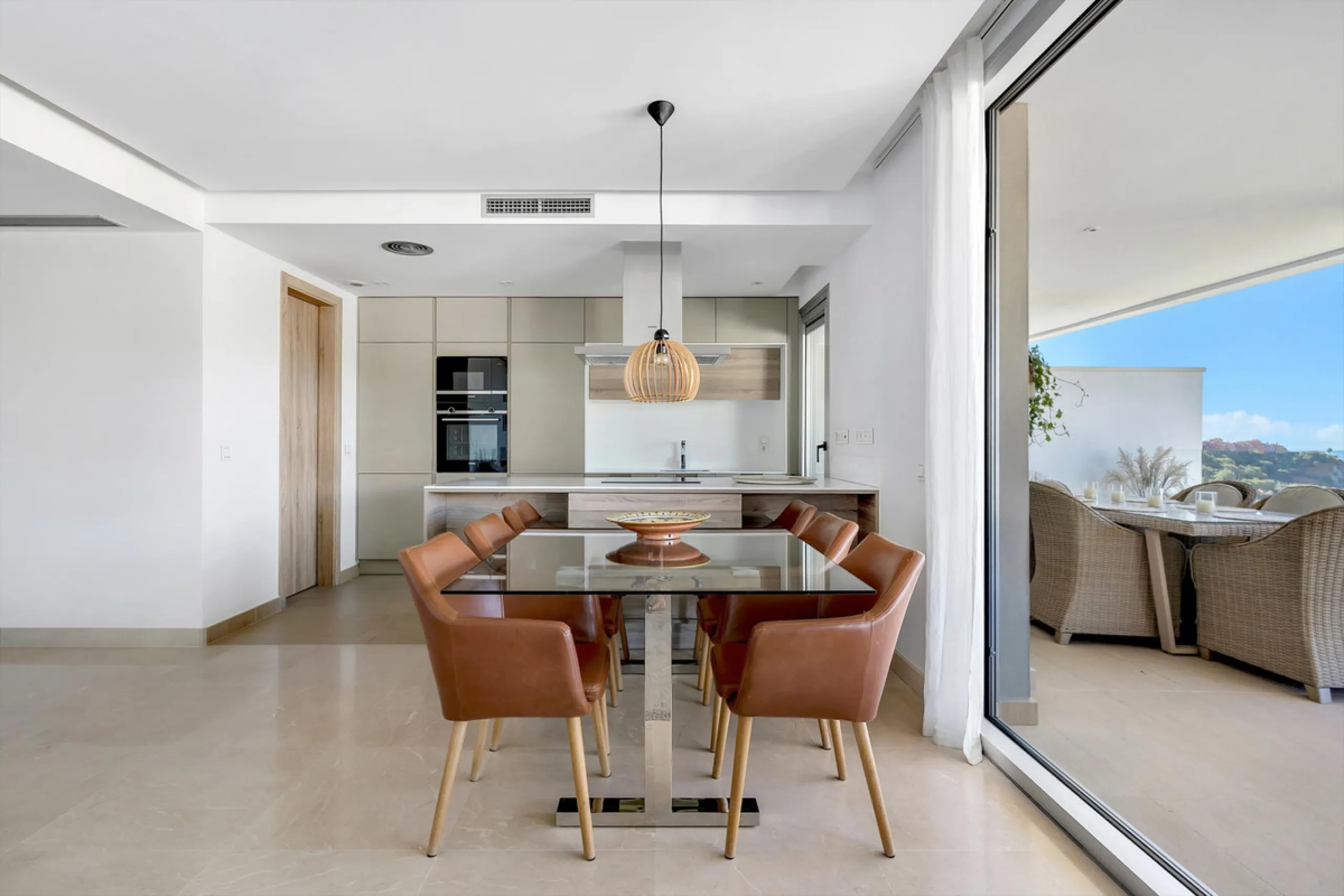 Apartment - Middle Floor Apartment в продаже в Benahavís, Málaga. В доме 3 спален и 2 ванных комнат. Площадь дома 159 м²
