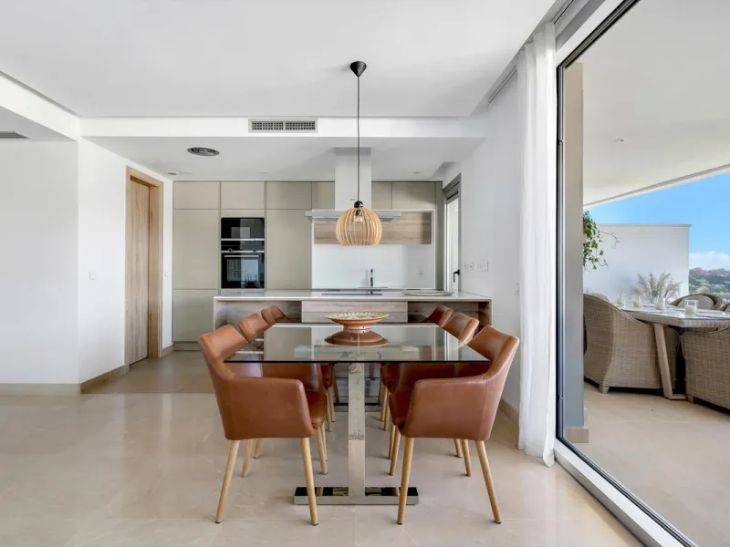Apartment - Middle Floor Apartment в продаже в Benahavís, Málaga. В доме 3 спален и 2 ванных комнат. Площадь дома 159 м²