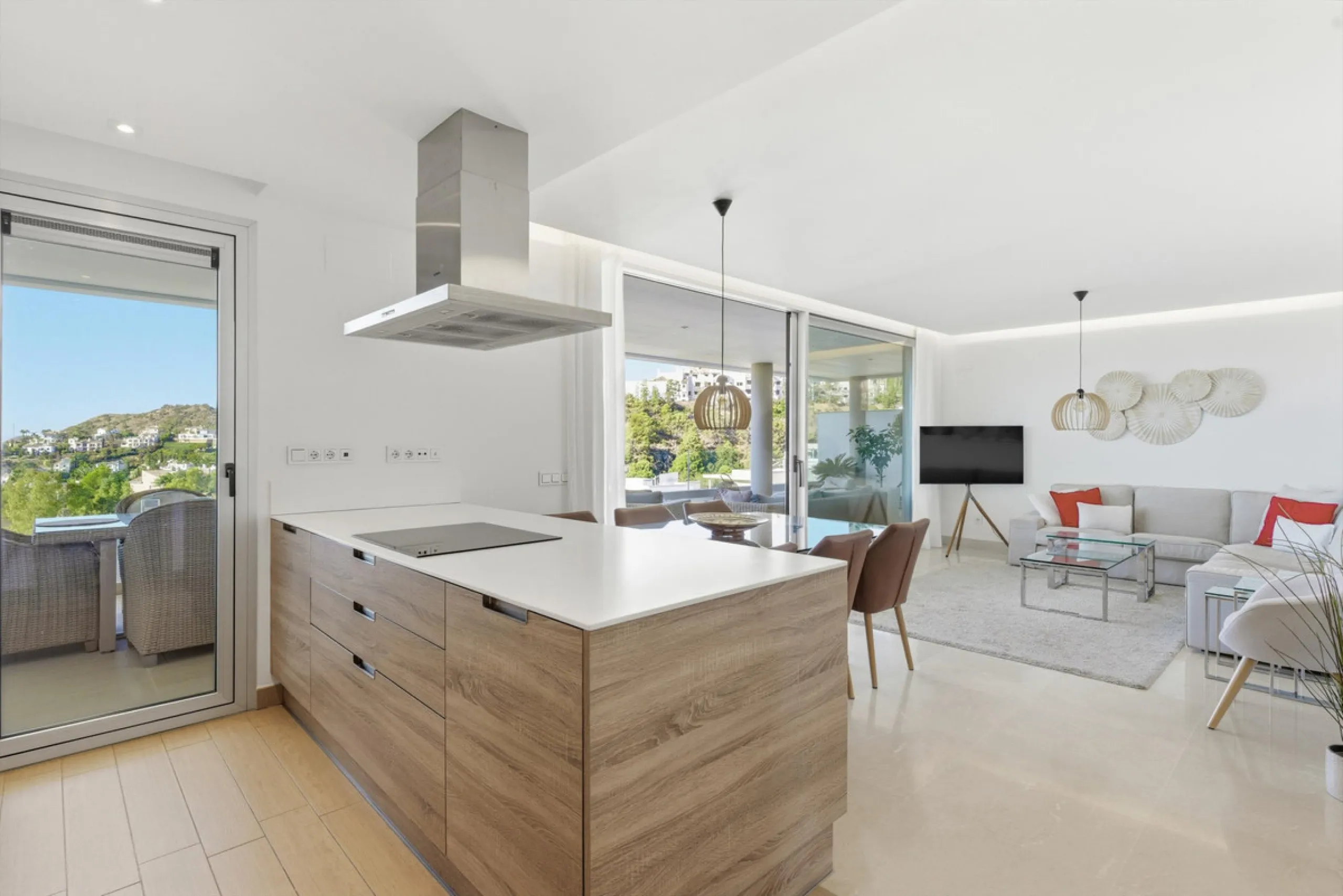 Apartment - Middle Floor Apartment в продаже в Benahavís, Málaga. В доме 3 спален и 2 ванных комнат. Площадь дома 159 м²