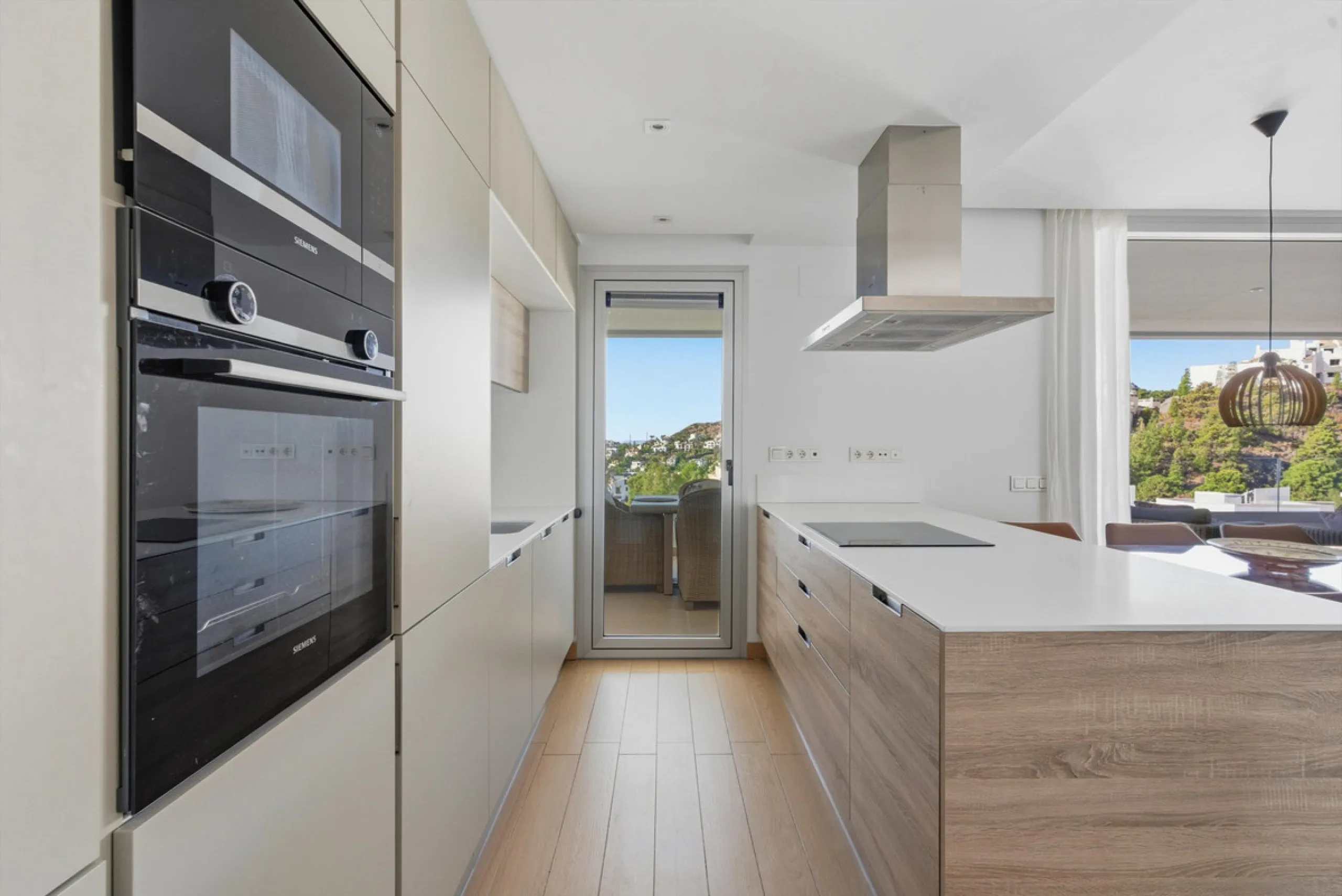 Apartment - Middle Floor Apartment в продаже в Benahavís, Málaga. В доме 3 спален и 2 ванных комнат. Площадь дома 159 м²