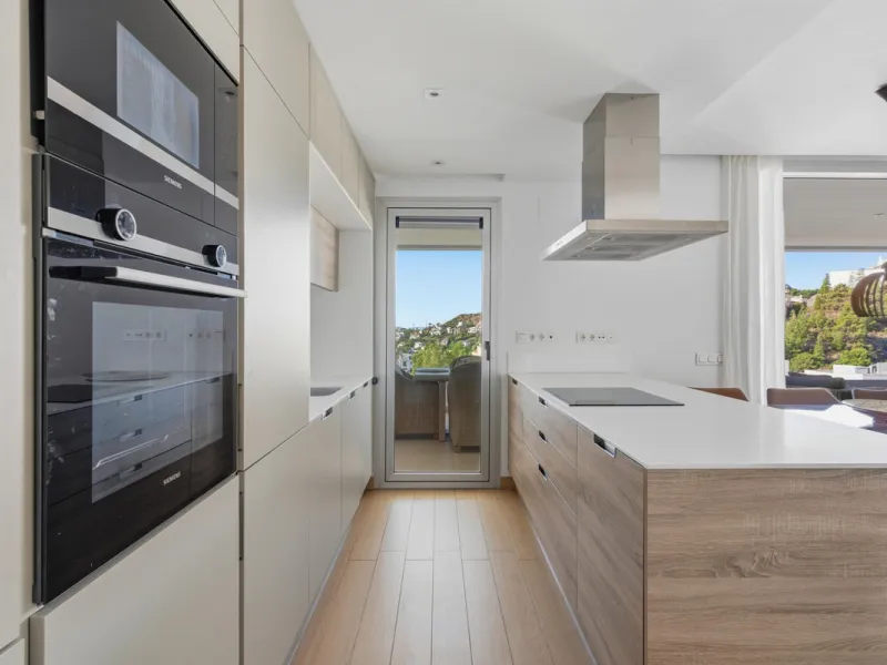 Apartment - Middle Floor Apartment в продаже в Benahavís, Málaga. В доме 3 спален и 2 ванных комнат. Площадь дома 159 м²