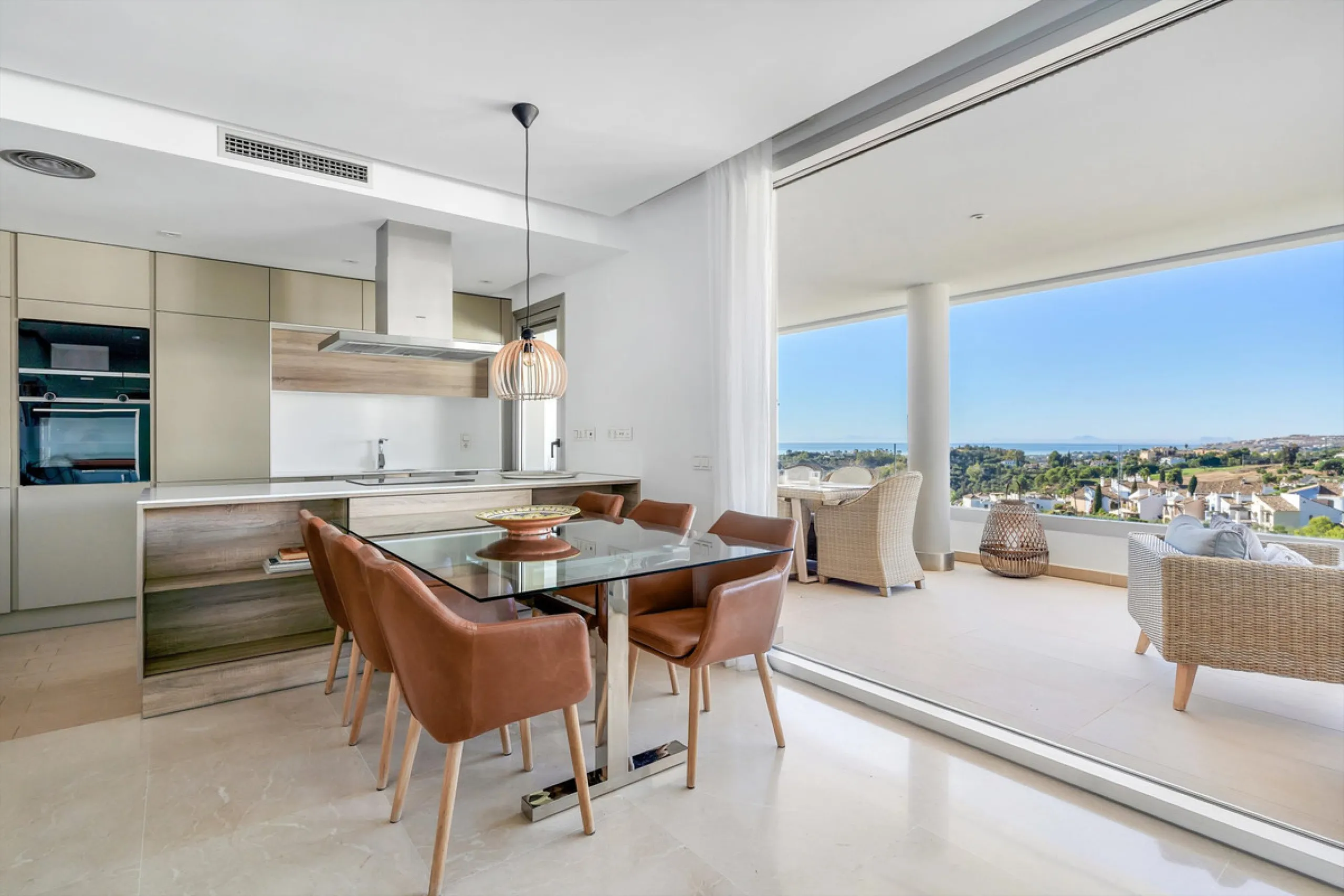 Apartment - Middle Floor Apartment в продаже в Benahavís, Málaga. В доме 3 спален и 2 ванных комнат. Площадь дома 159 м²