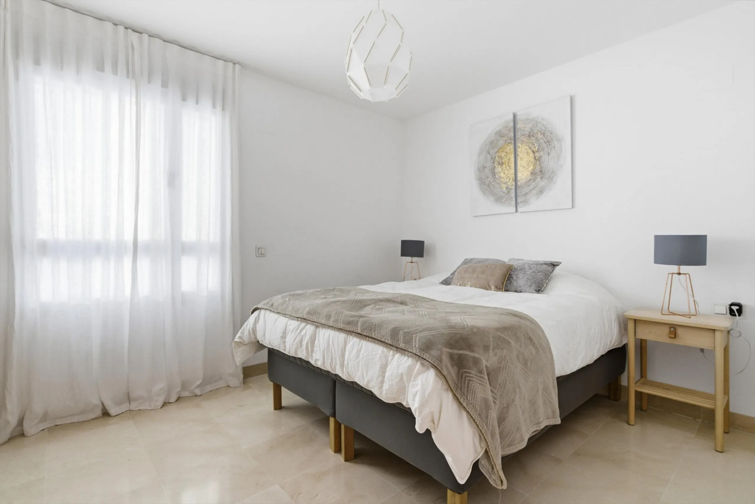 Apartment - Middle Floor Apartment в продаже в Benahavís, Málaga. В доме 3 спален и 2 ванных комнат. Площадь дома 159 м²