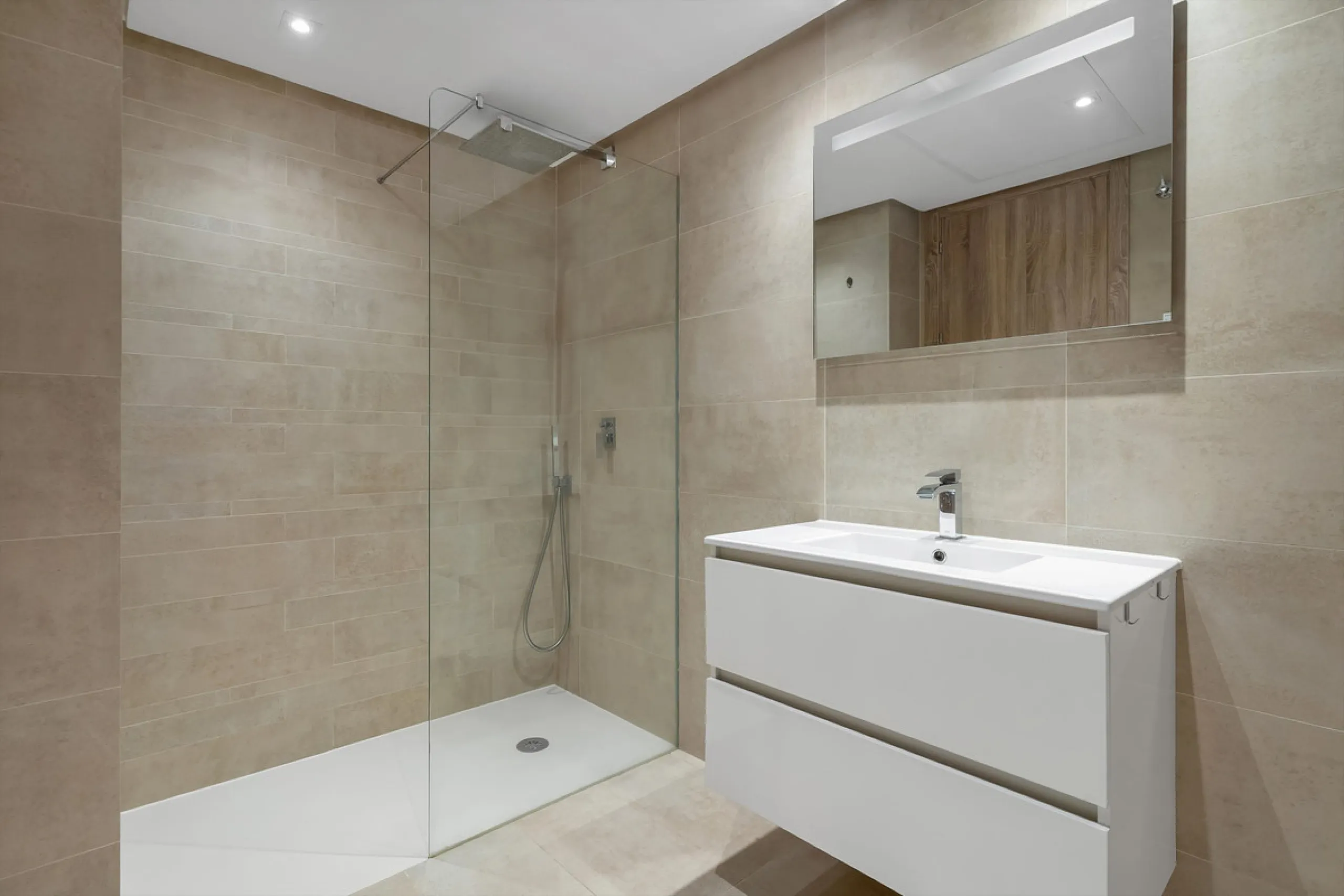 Apartment - Middle Floor Apartment в продаже в Benahavís, Málaga. В доме 3 спален и 2 ванных комнат. Площадь дома 159 м²