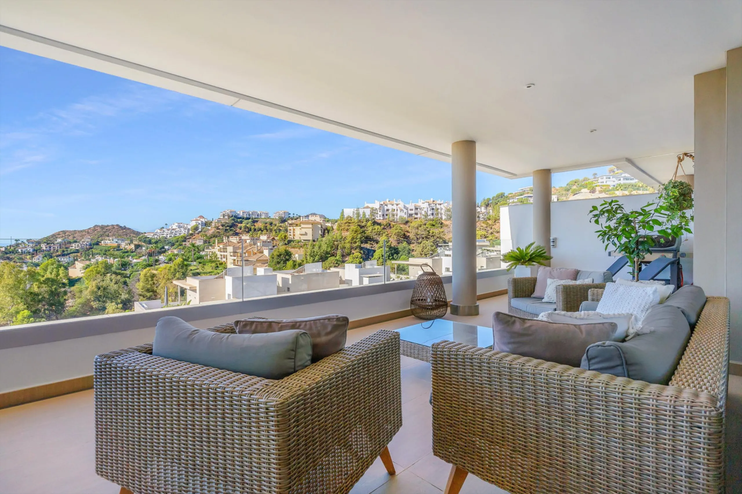 Apartment - Middle Floor Apartment в продаже в Benahavís, Málaga. В доме 3 спален и 2 ванных комнат. Площадь дома 159 м²