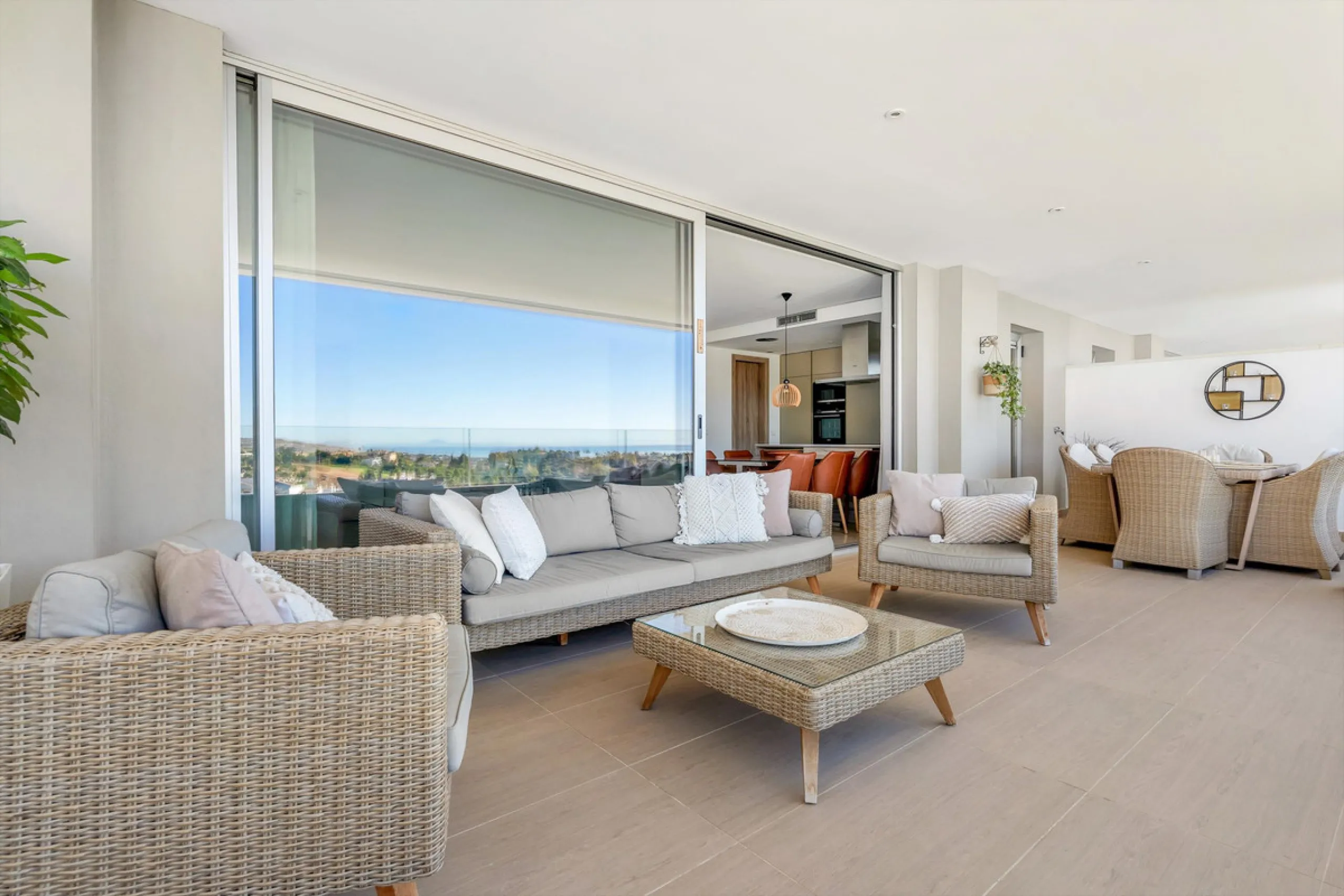 Apartment - Middle Floor Apartment в продаже в Benahavís, Málaga. В доме 3 спален и 2 ванных комнат. Площадь дома 159 м²