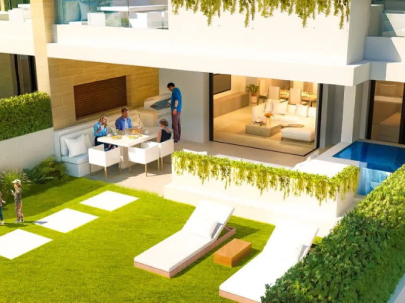 *** Spectacular Luxury Detached Villa on The New Golden Mile, Estepona *** Corner: Maximum Privacy *** 5 Bedrooms and 4 Bathrooms *** Spacious Terraces *** Private Garden with Jacuzzi and Swimming Pool *** BAsement with Windows and Bathroom *** Beachfront