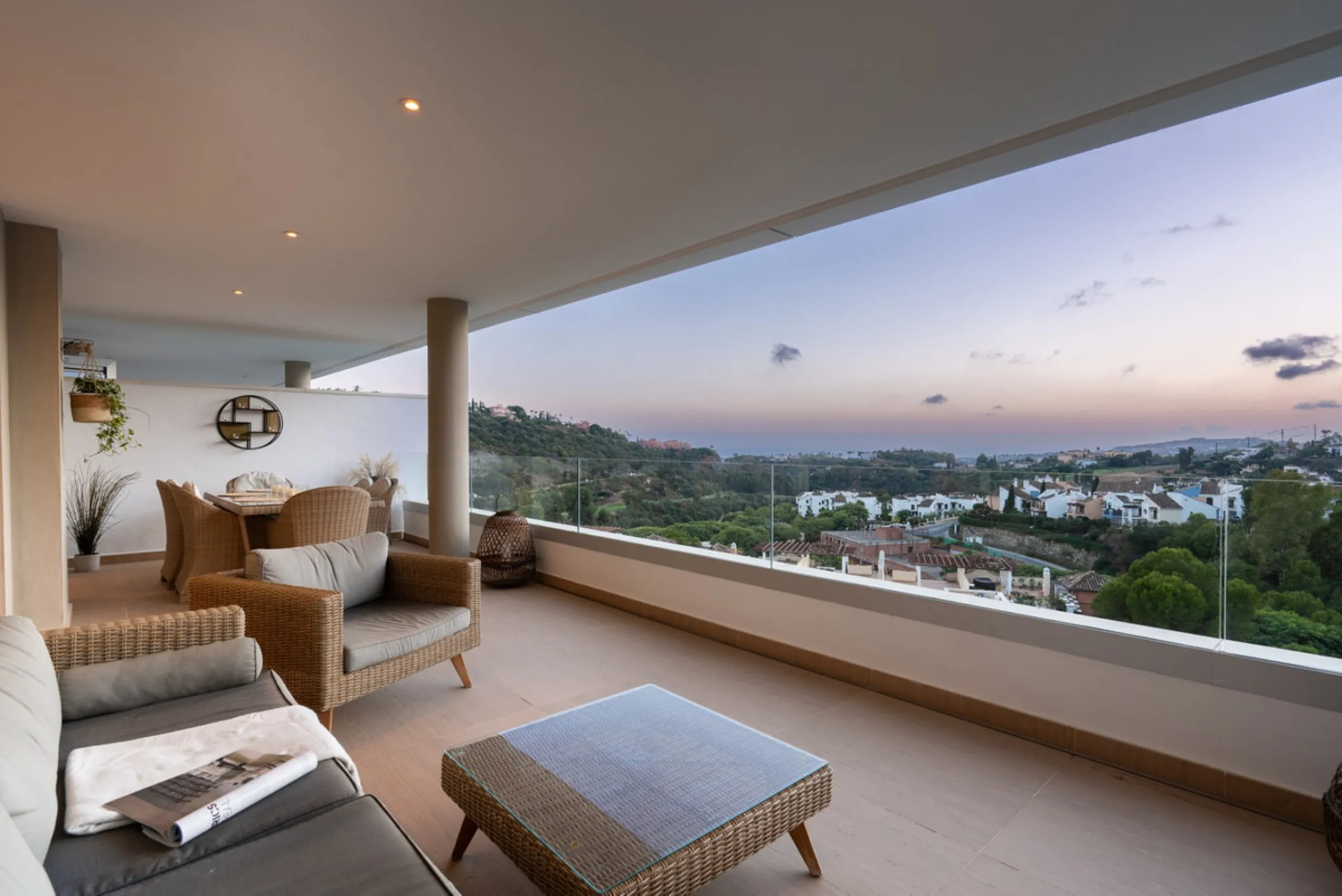 Apartment - Middle Floor Apartment в продаже в Benahavís, Málaga. В доме 3 спален и 2 ванных комнат. Площадь дома 159 м²