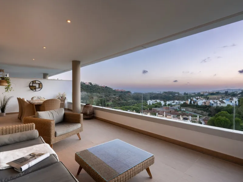 Apartment - Middle Floor Apartment в продаже в Benahavís, Málaga. В доме 3 спален и 2 ванных комнат. Площадь дома 159 м²