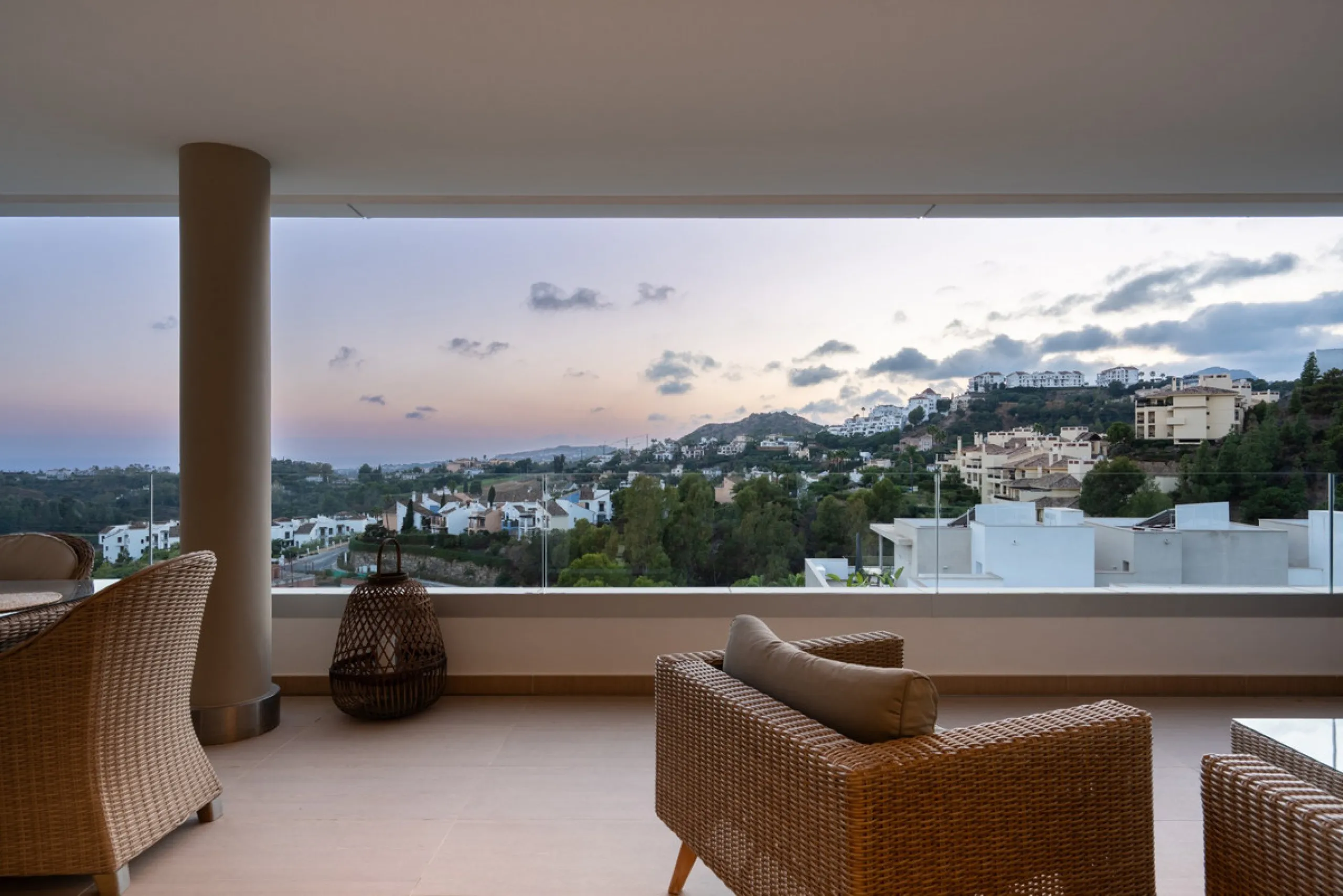 Apartment - Middle Floor Apartment в продаже в Benahavís, Málaga. В доме 3 спален и 2 ванных комнат. Площадь дома 159 м²