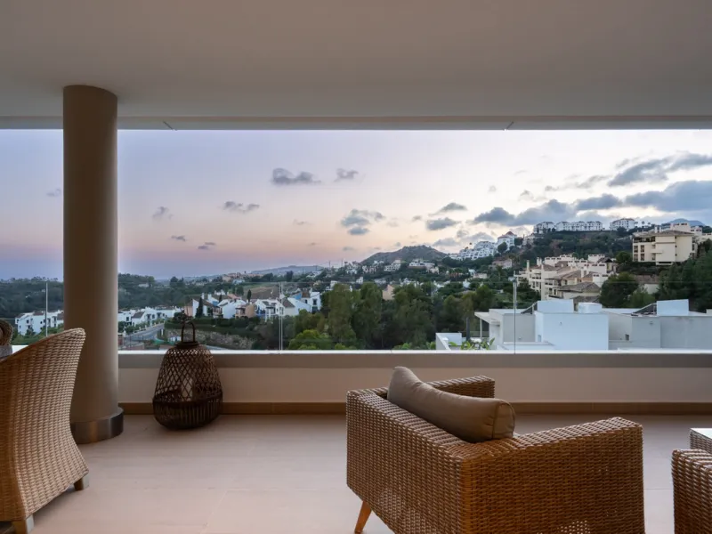 Apartment - Middle Floor Apartment в продаже в Benahavís, Málaga. В доме 3 спален и 2 ванных комнат. Площадь дома 159 м²